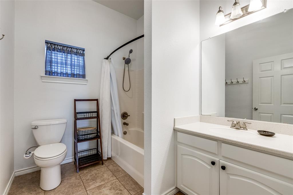 Bonham, Texas, 75418, United States, 3 Bedrooms Bedrooms, ,2 BathroomsBathrooms,Residential,For Sale,1691474
