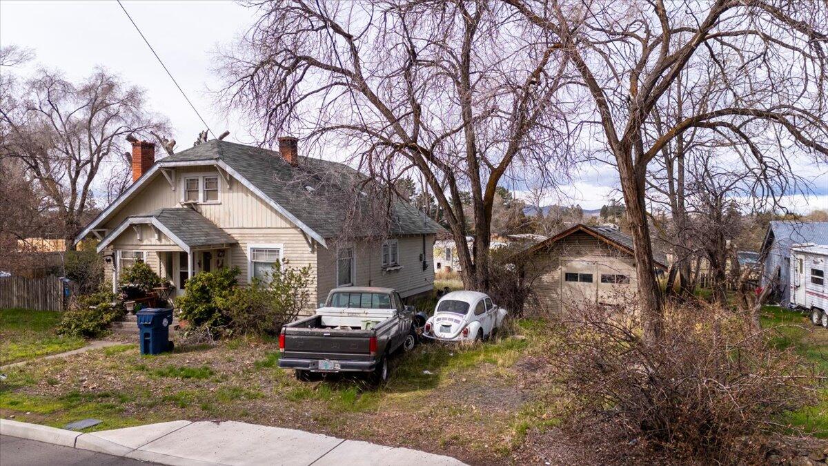 Redmond, Oregon, 97756, United States, 2 Bedrooms Bedrooms, ,1 BathroomBathrooms,Residential,For Sale,1937266