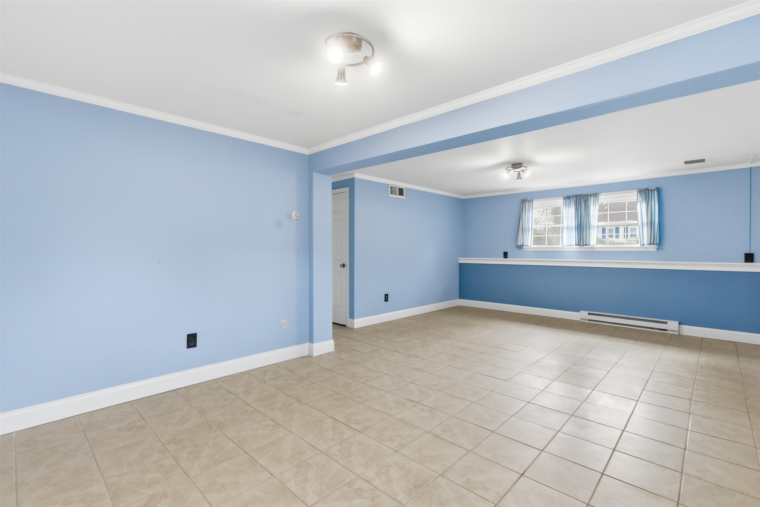 Laconia, New Hampshire, 03246, United States, 3 Bedrooms Bedrooms, ,Residential,For Sale,1991727