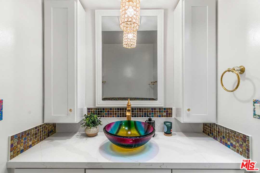 Sherman Oaks, California, 91423, United States, 2 Bedrooms Bedrooms, ,2 BathroomsBathrooms,Residential,For Sale,1920013