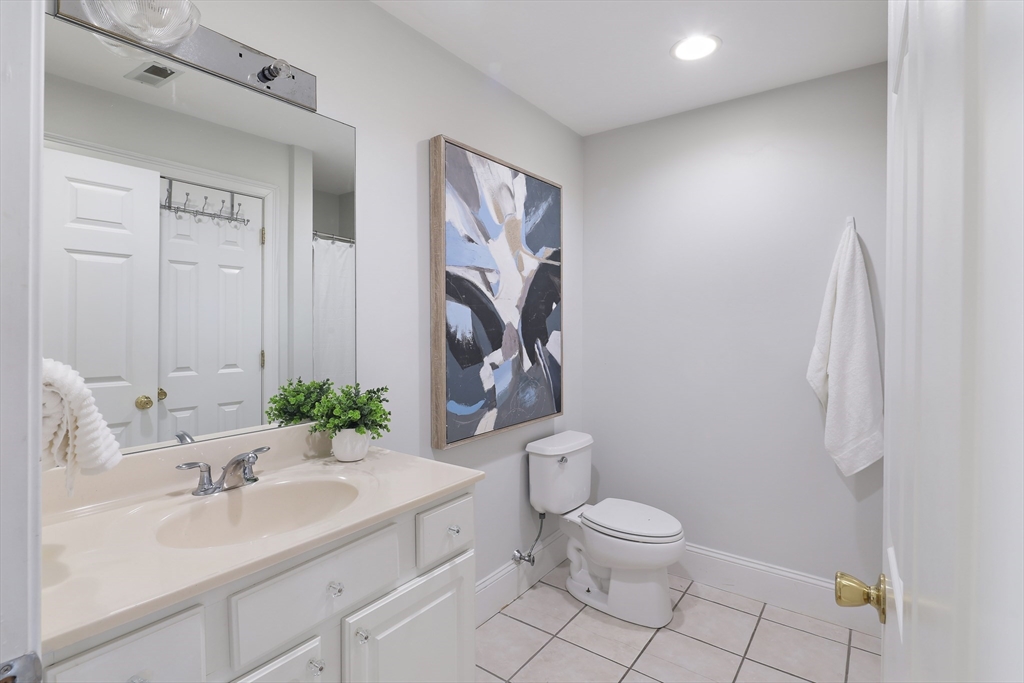 Boston, Massachusetts, 02127, United States, 2 Bedrooms Bedrooms, ,2 BathroomsBathrooms,Residential,For Sale,1940923
