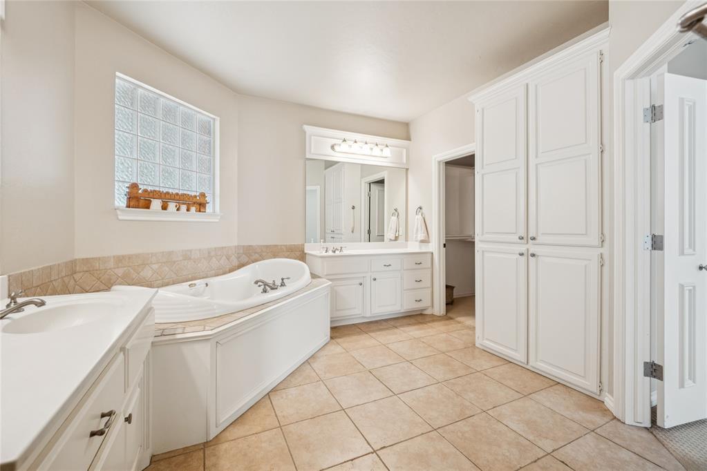 Edmond, Oklahoma, 73013, United States, 4 Bedrooms Bedrooms, ,5 BathroomsBathrooms,Residential,For Sale,1912730