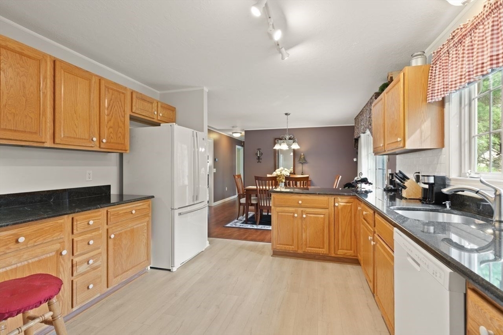 Easton, Massachusetts, 02375, United States, 3 Bedrooms Bedrooms, ,2 BathroomsBathrooms,Residential,For Sale,1838862