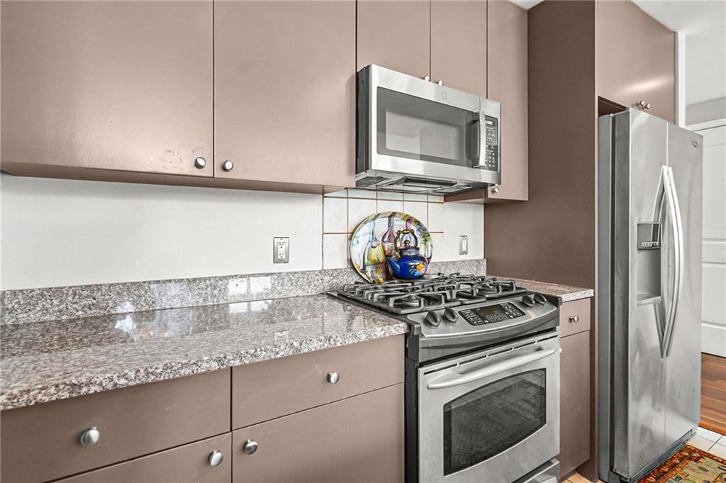 Atlanta, Georgia, 30326, United States, 2 Bedrooms Bedrooms, ,3 BathroomsBathrooms,Residential,For Sale,1949751