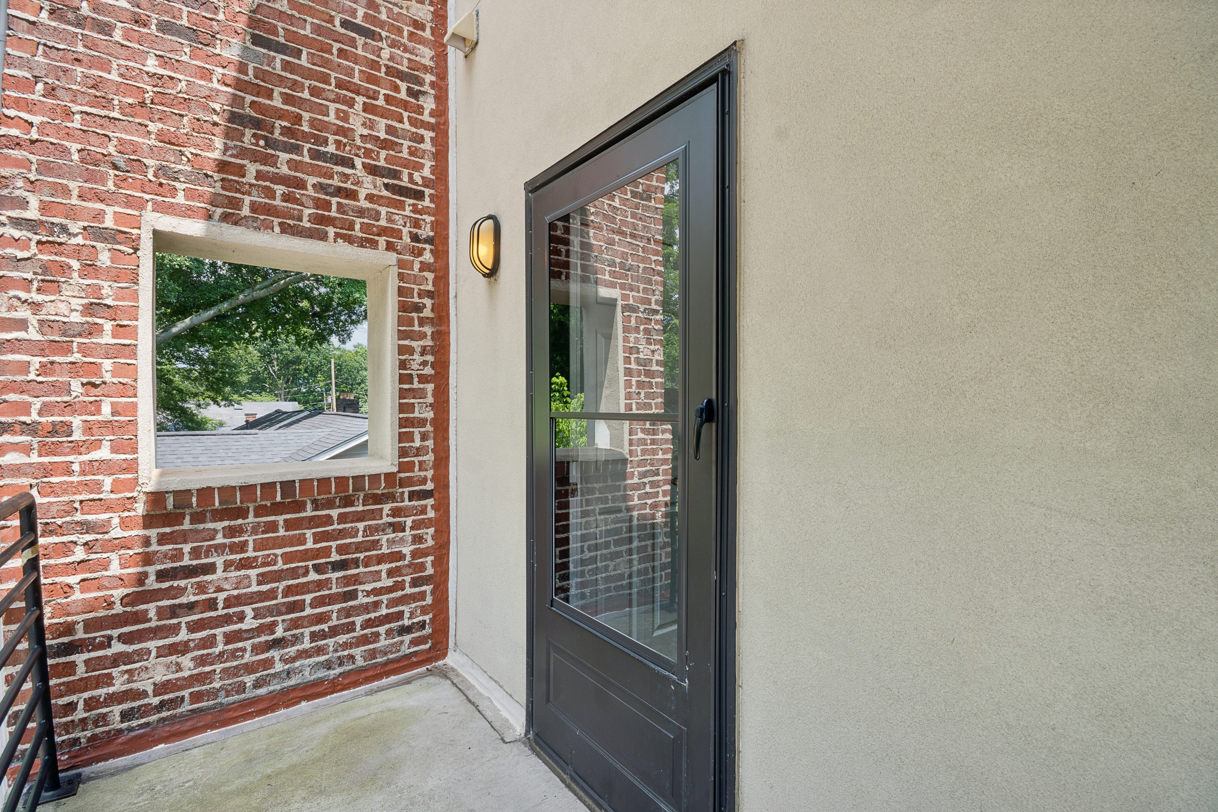  Updated, End-Unit Townhome in the Heart of Edgewood - 物件實景