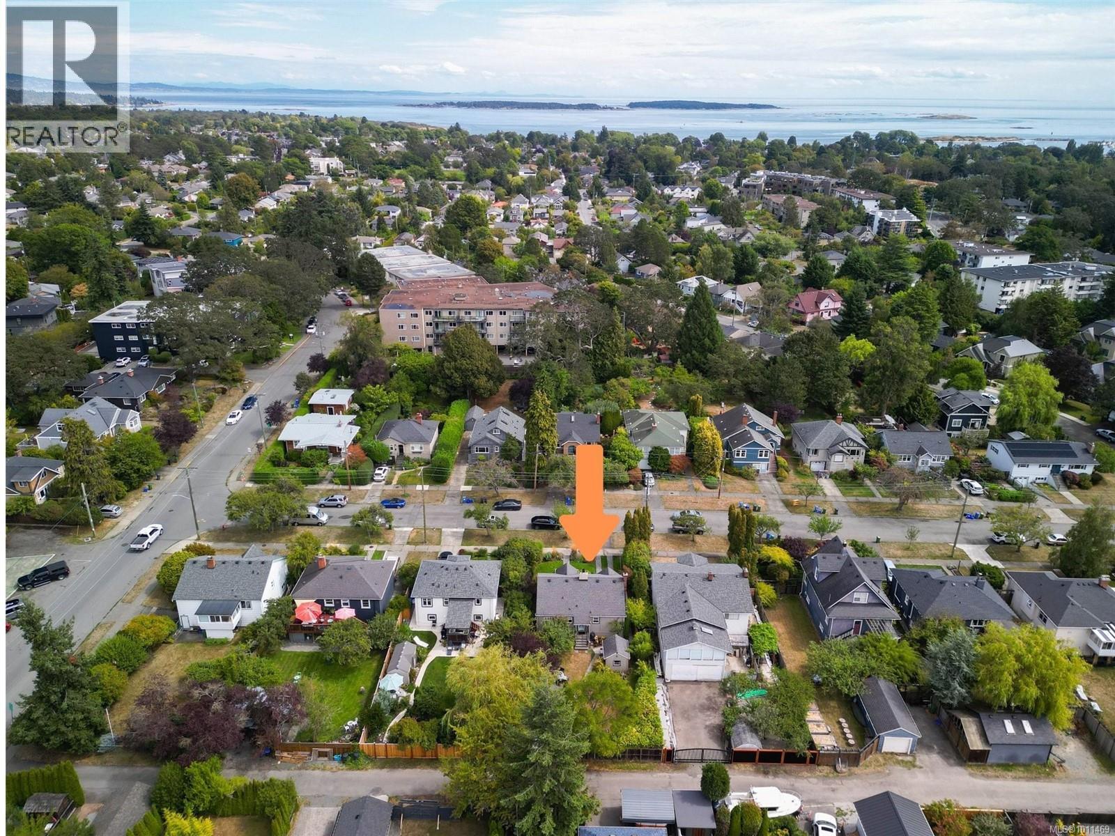 OAK BAY, British Columbia, V8R 5L1, CA, 3 Bedrooms Bedrooms, ,1 BathroomBathrooms,Residential,For Sale,1949750