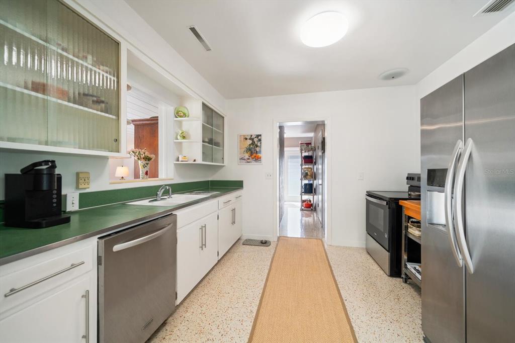 Belleair, Florida, 33756, United States, 2 Bedrooms Bedrooms, ,2 BathroomsBathrooms,Residential,For Sale,1917334