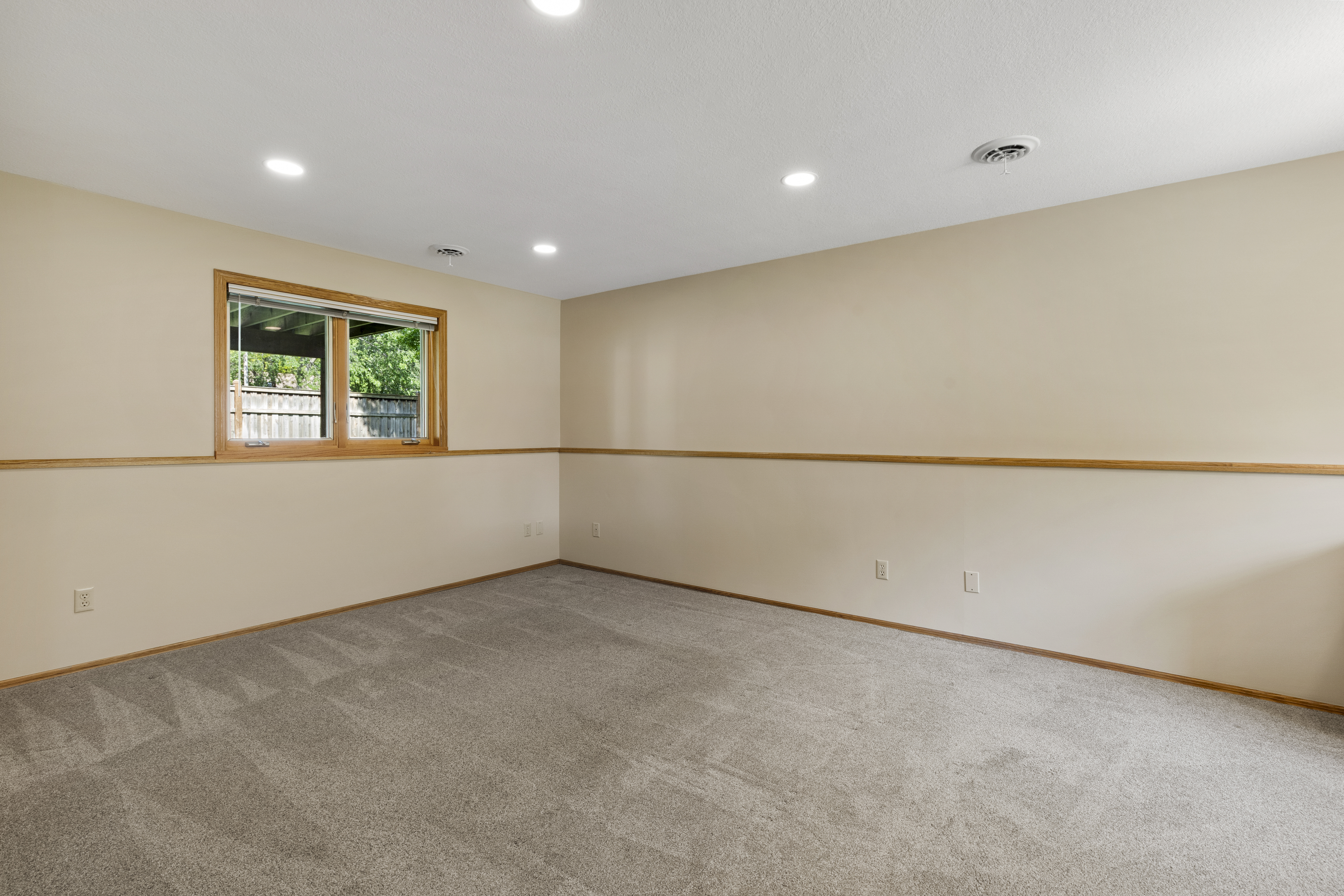  Inviting Champlin Living with Thoughtful Modern Updates - 物件實景