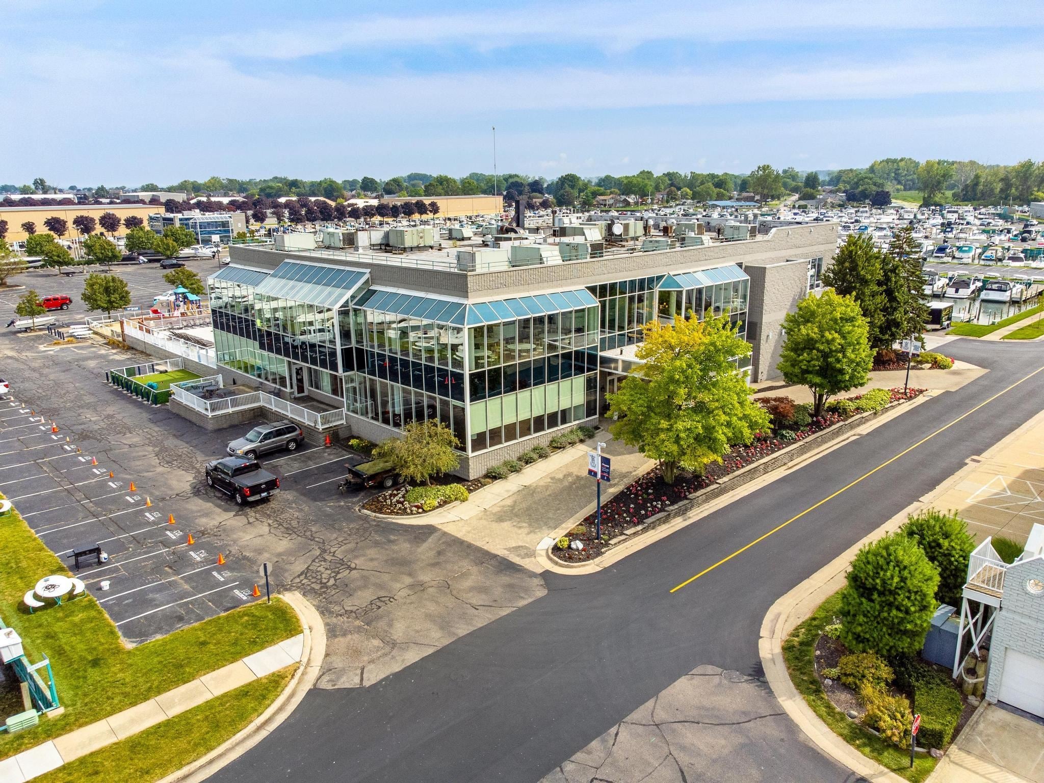 Harrison Twp, Michigan, 48045, United States, 2 Bedrooms Bedrooms, ,3 BathroomsBathrooms,Residential,For Sale,1979598