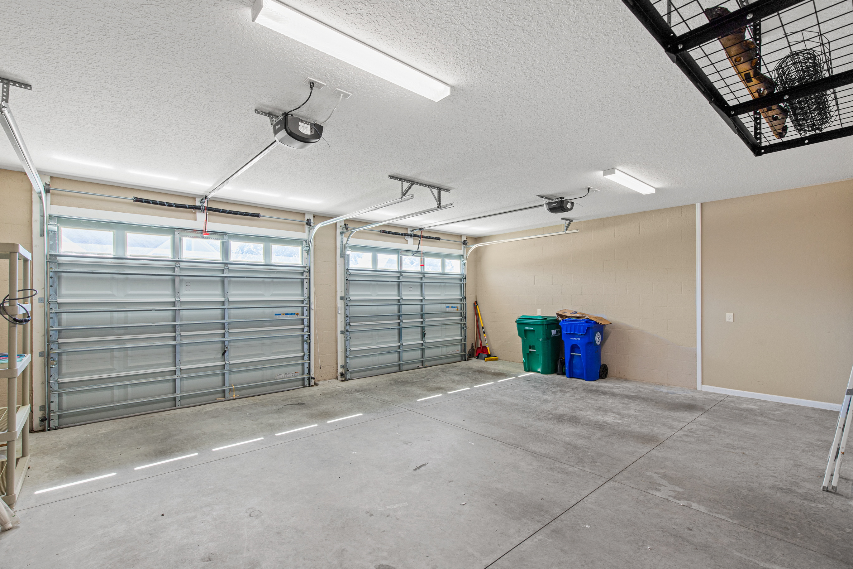 Oxford, Florida, 34484, United States, 3 Bedrooms Bedrooms, ,2 BathroomsBathrooms,Residential,For Sale,1989901