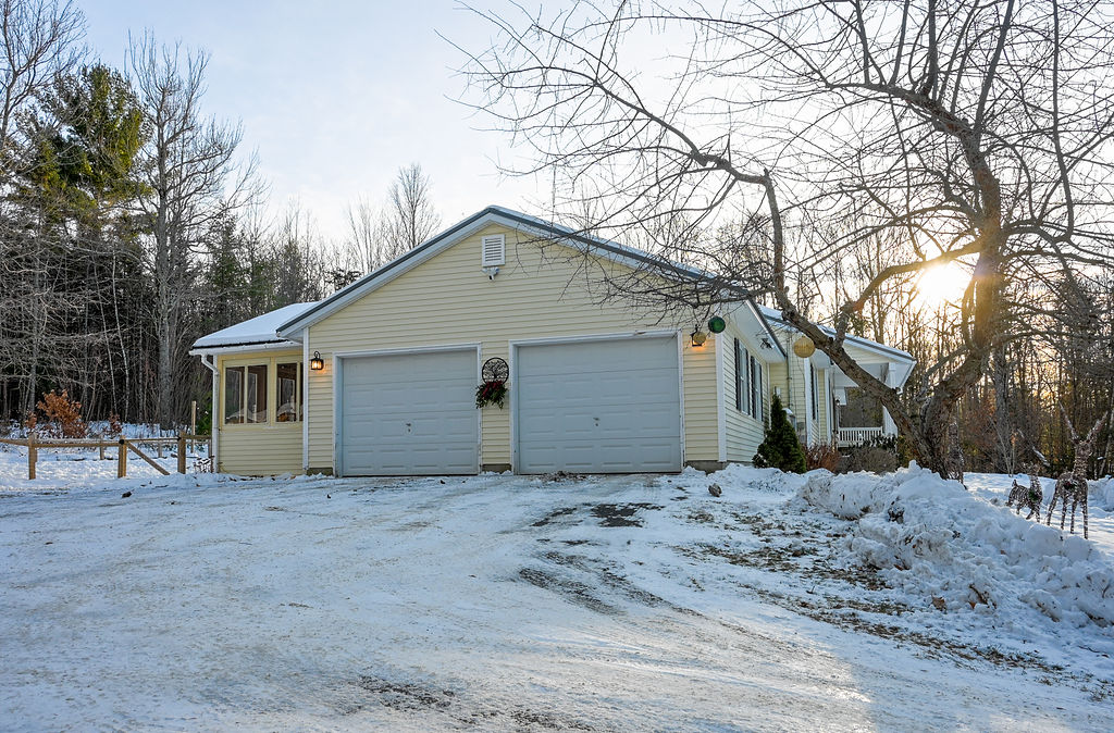 Sidney, Maine, 04330, United States, 3 Bedrooms Bedrooms, ,3 BathroomsBathrooms,Residential,For Sale,2007765