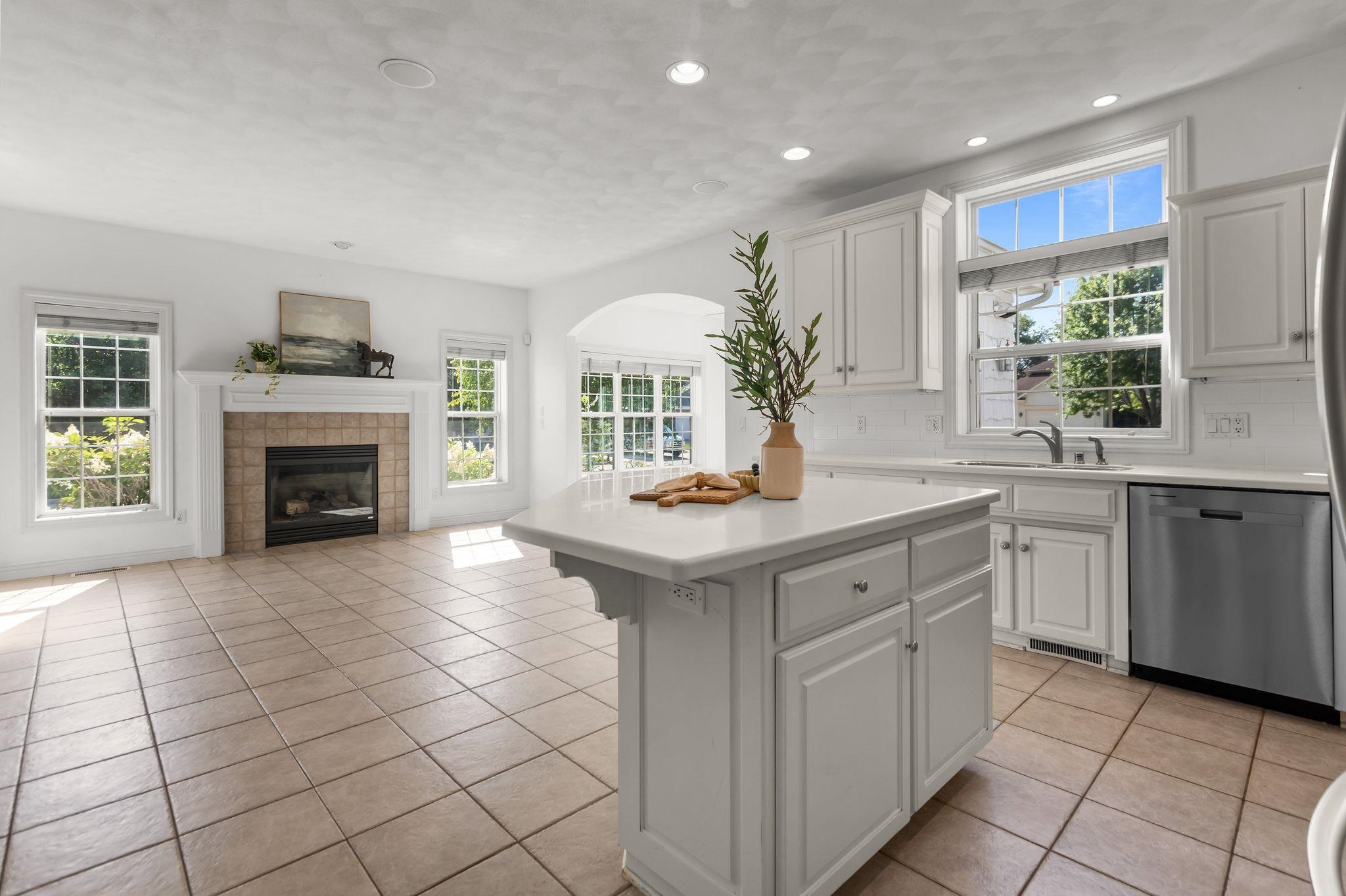 NEENAH, Wisconsin, 54956, United States, 4 Bedrooms Bedrooms, ,4 BathroomsBathrooms,Residential,For Sale,1955274