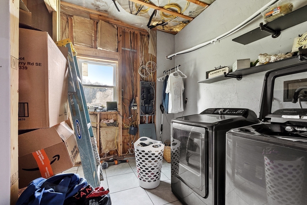 Orange, Massachusetts, 01364, United States, 3 Bedrooms Bedrooms, ,3 BathroomsBathrooms,Residential,For Sale,1846961