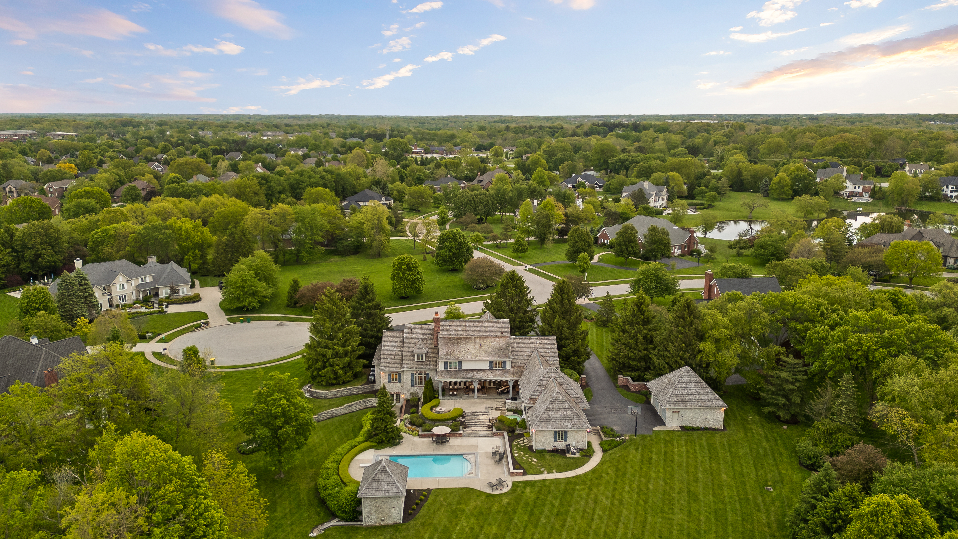  Signature Estate Set on More than 2 Acres in Desirable Zionsville Neighborhood - 物件實景