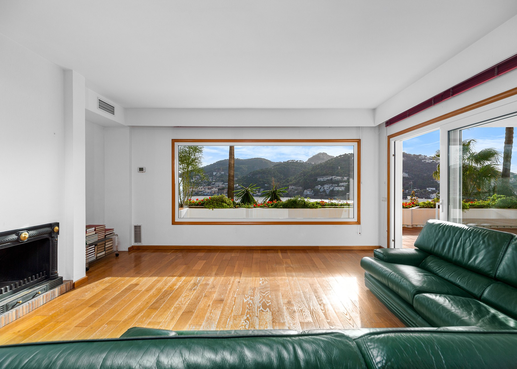  Apartment with sea views in Port d