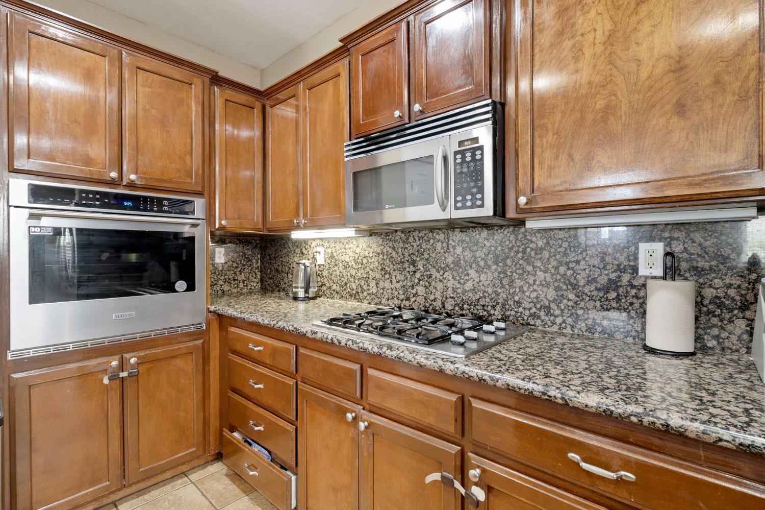 Patterson, California, 95363, United States, 5 Bedrooms Bedrooms, ,3 BathroomsBathrooms,Residential,For Sale,1982239