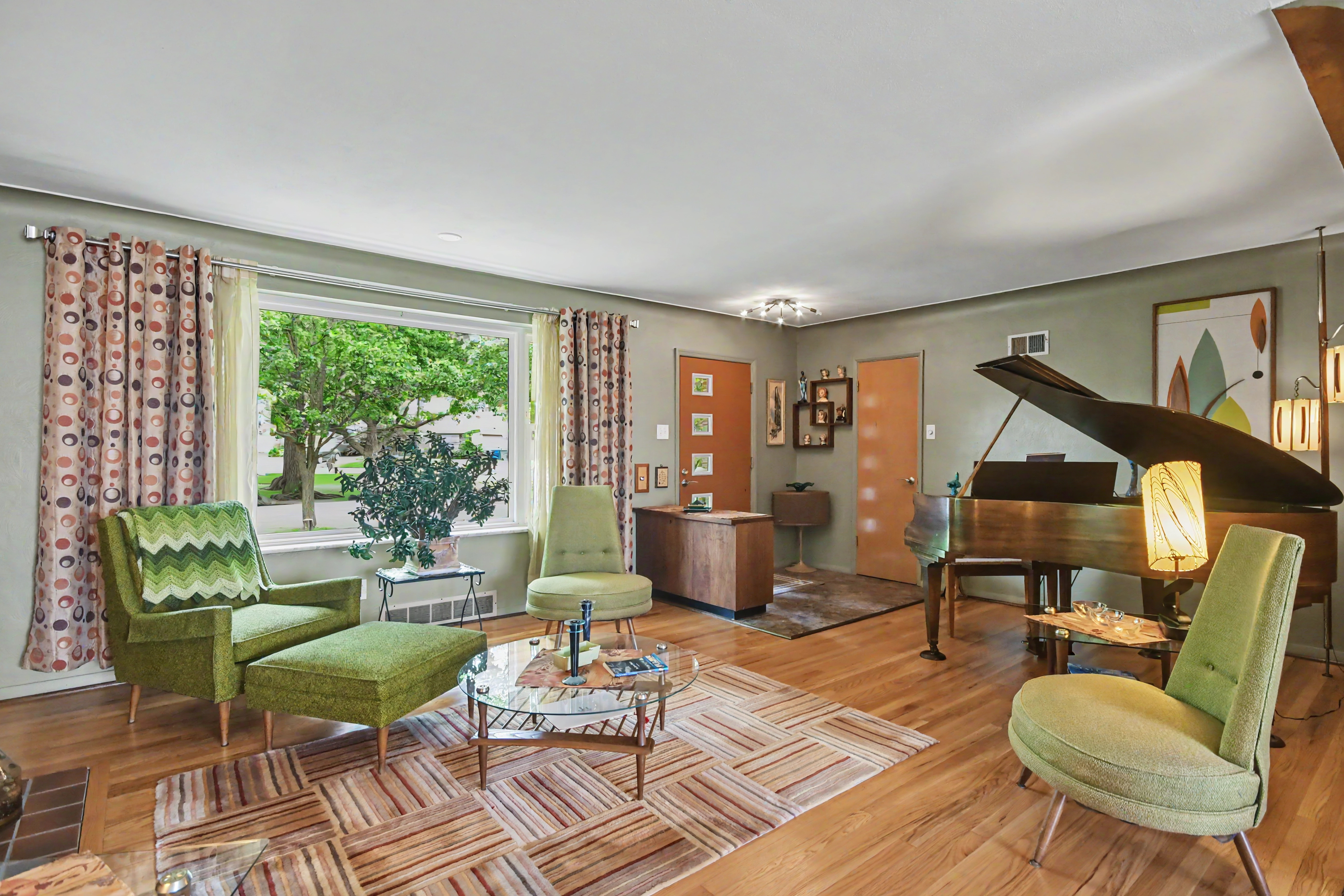  You’ll fall in love with this charming midcentury ranch. - 物件實景