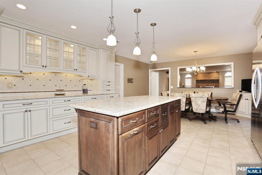 Paramus, New Jersey, 07652, United States, 5 Bedrooms Bedrooms, ,4 BathroomsBathrooms,Residential,For Sale,2001740