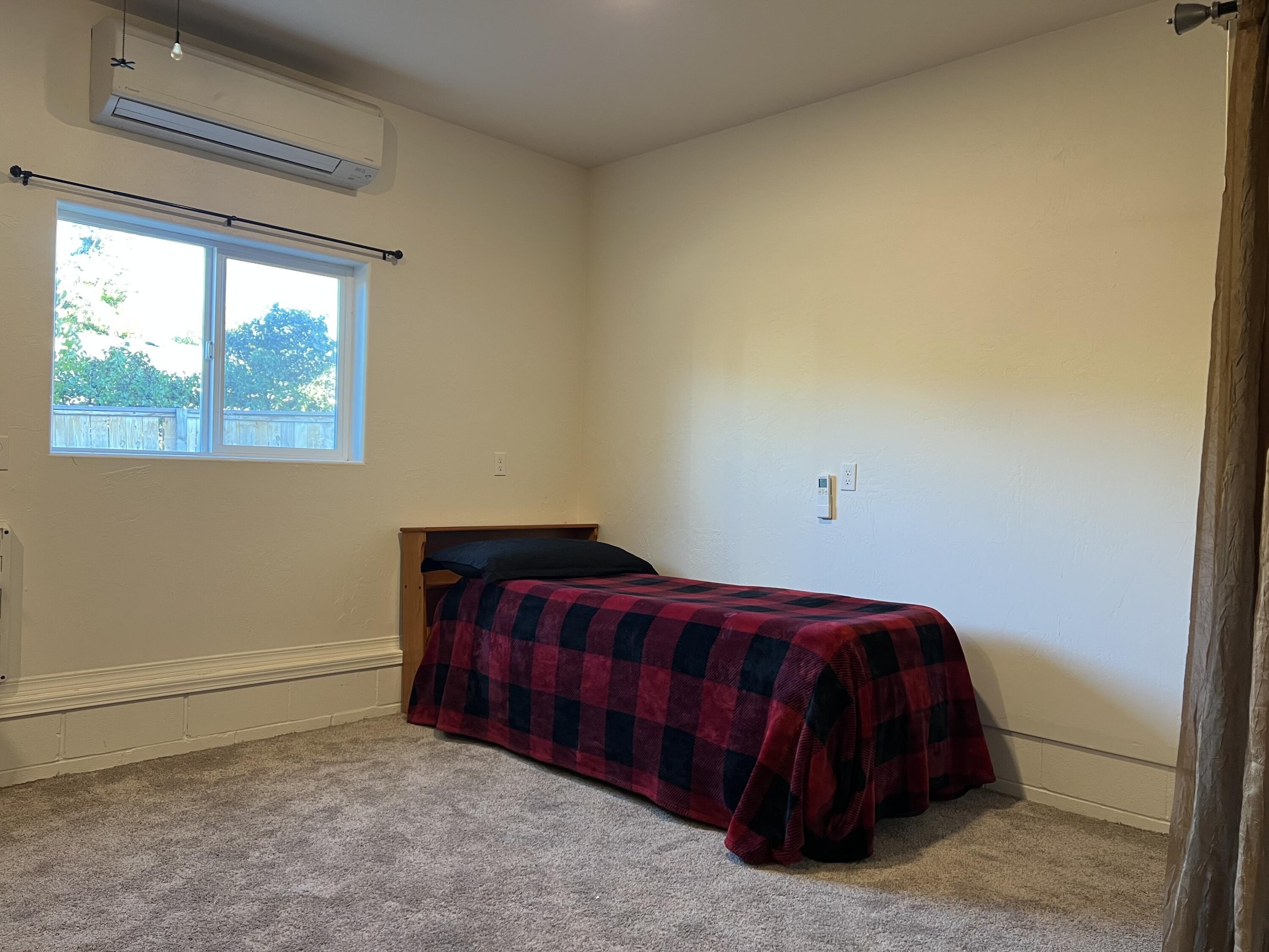 Grants Pass, Oregon, 97526, United States, 5 Bedrooms Bedrooms, ,4 BathroomsBathrooms,Residential,For Sale,1980751