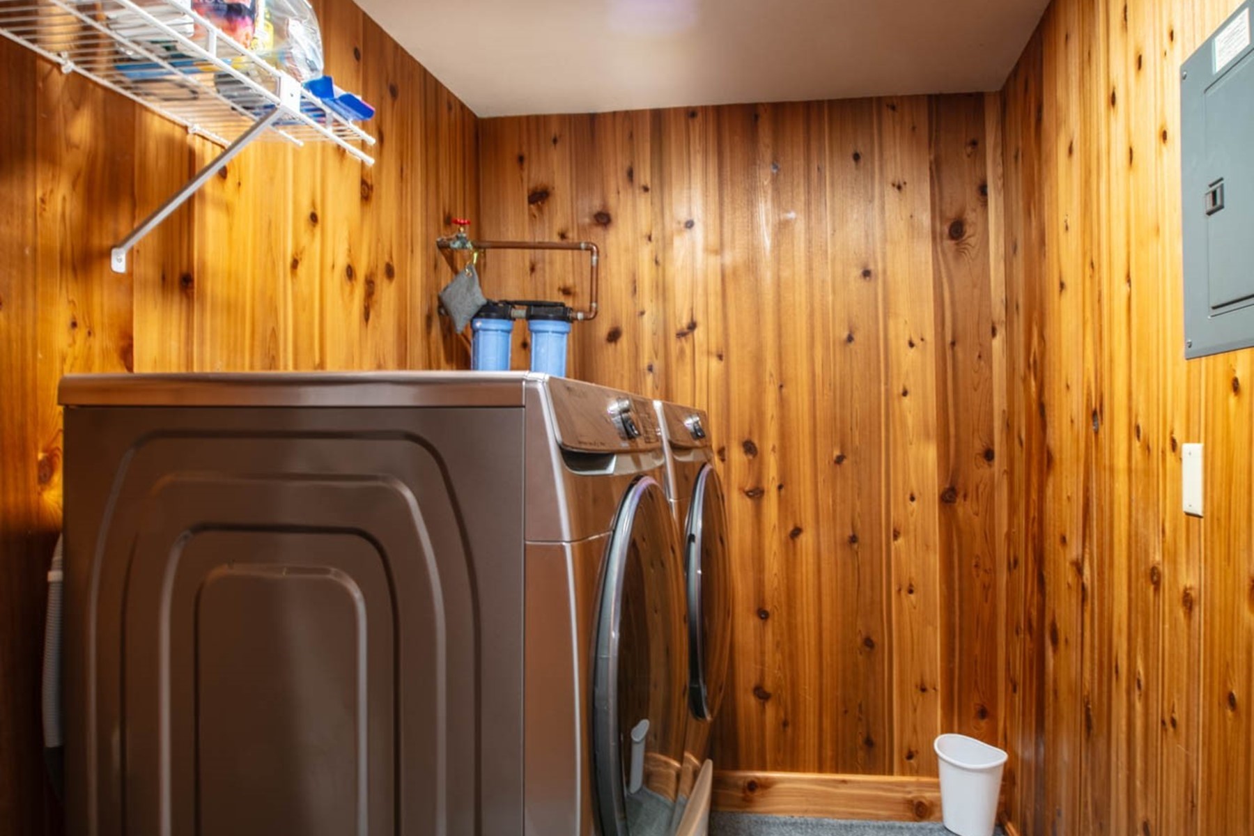  Renovated Waterfront Retreat with Private Dock & Guest Barn - 物件實景