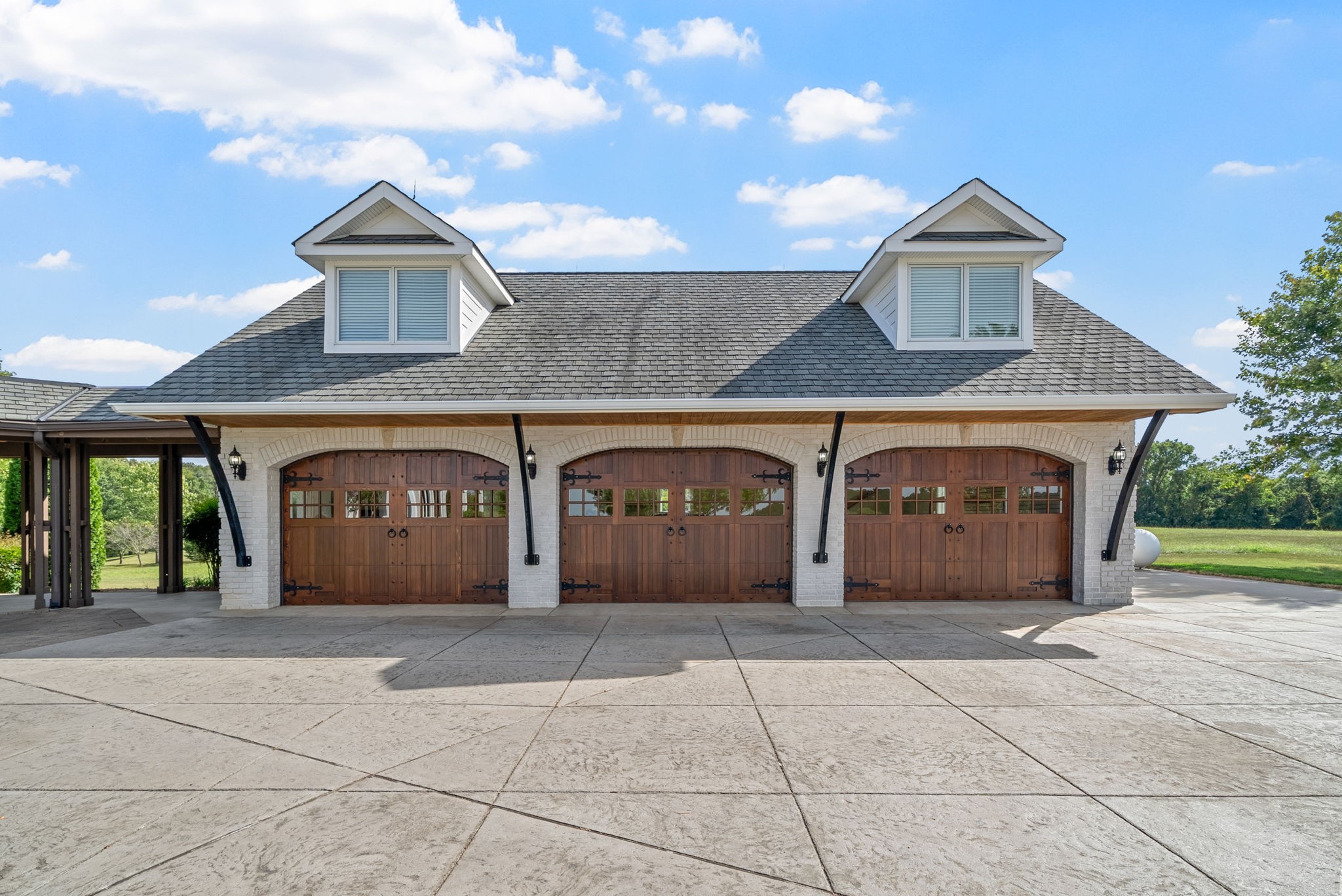 Clarksville, Tennessee, 37040, United States, 4 Bedrooms Bedrooms, ,4 BathroomsBathrooms,Residential,For Sale,1981354