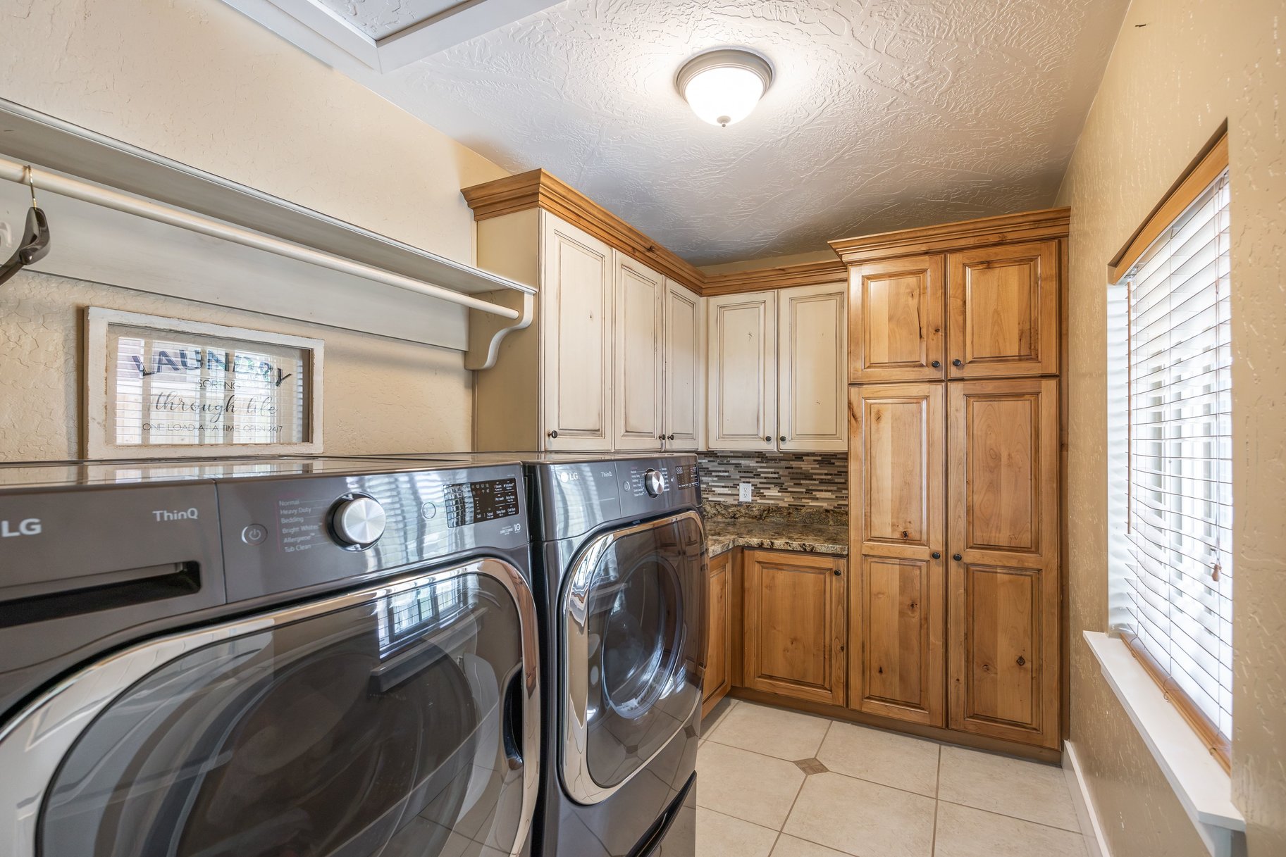 East Millcreek Living with New Saltwater Pool & Entertaining Spaces - 物件實景