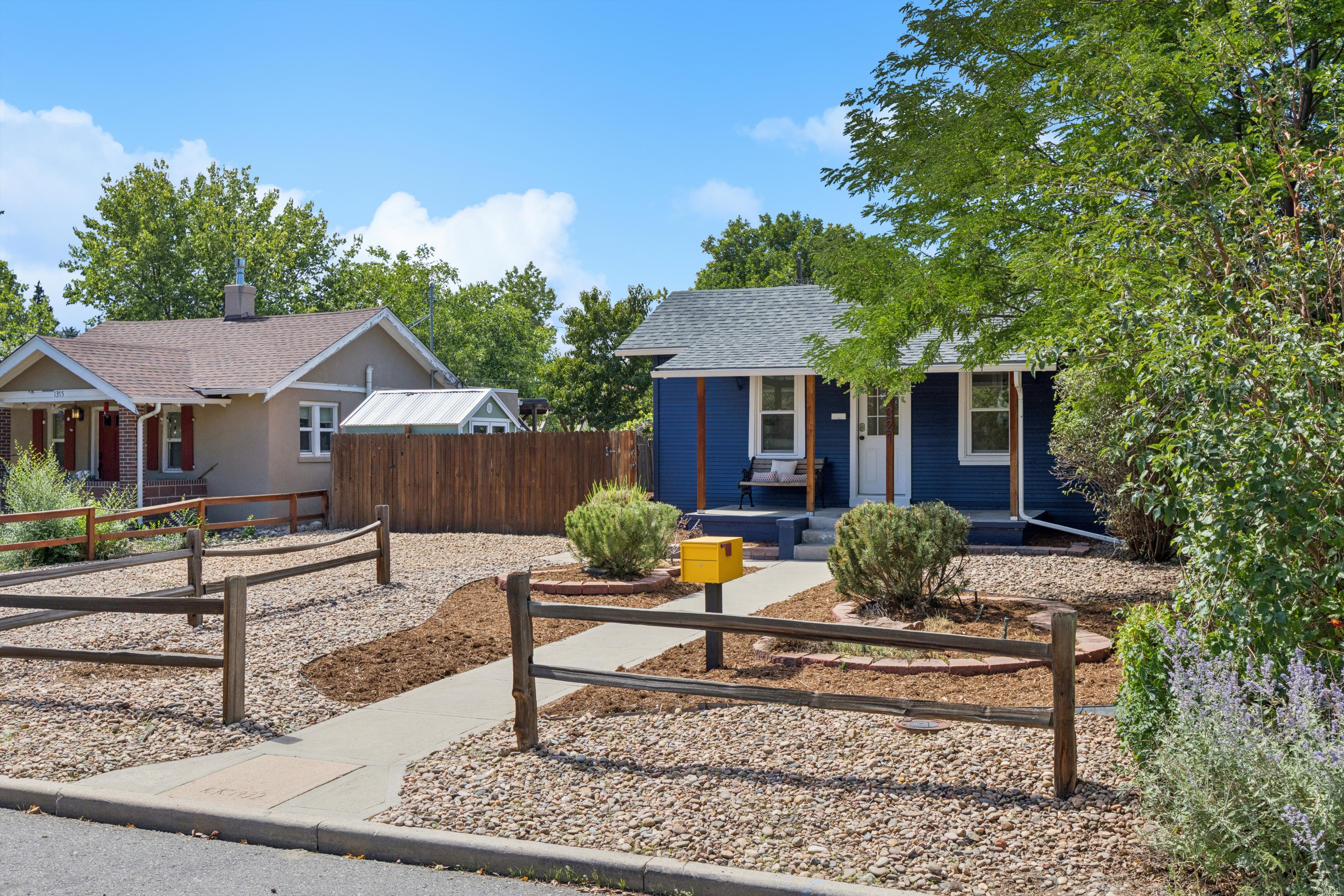  Charming Curb Appeal Meets Exceptional Versatility - 物件實景
