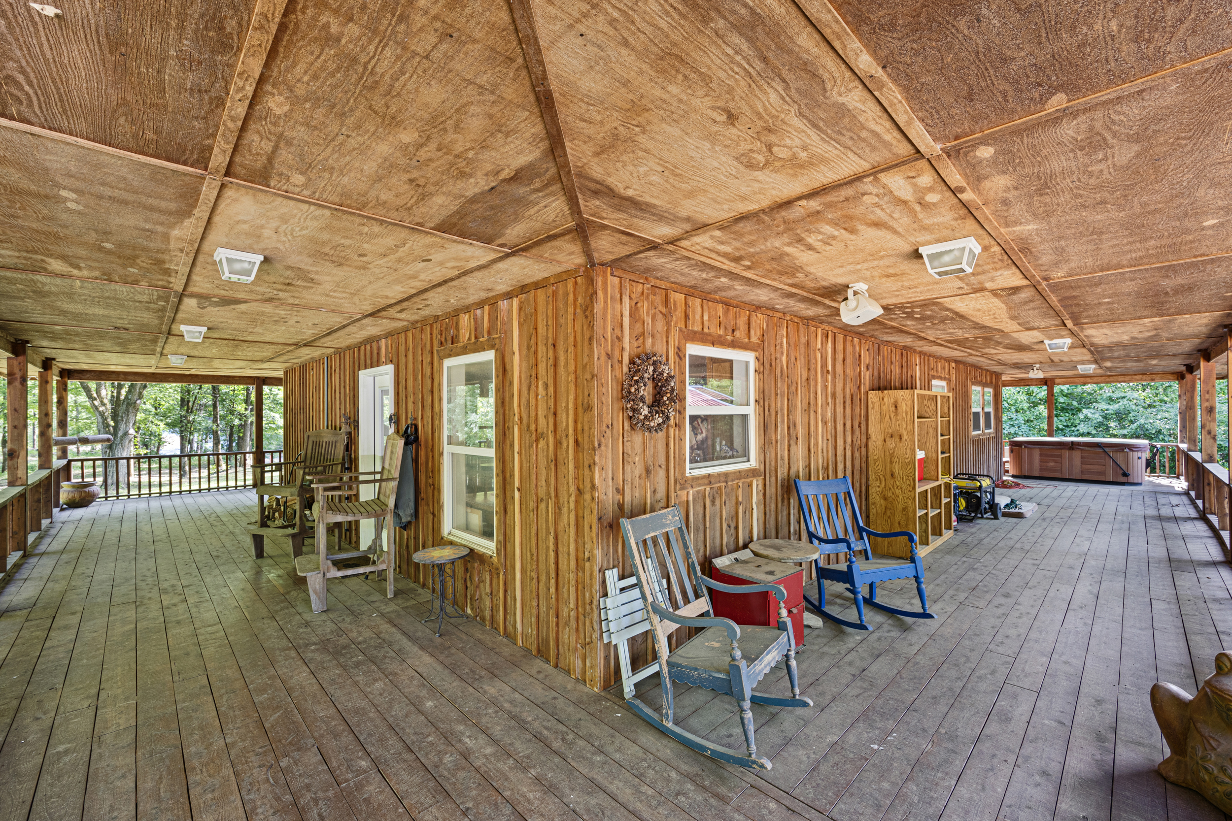 Pettigrew, Arkansas, 72752, United States, 5 Bedrooms Bedrooms, ,4 BathroomsBathrooms,Residential,For Sale,1826540