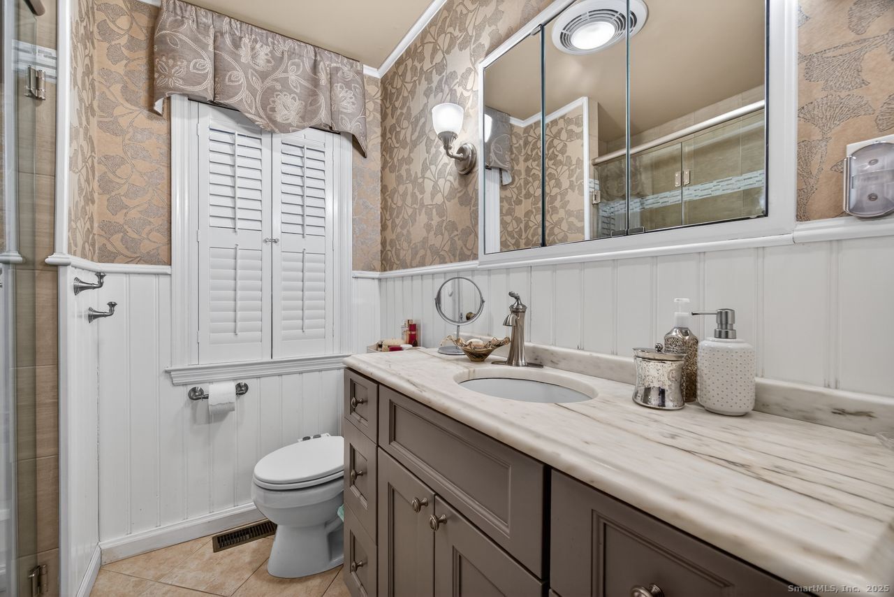 Guilford, Connecticut, 06437, United States, 3 Bedrooms Bedrooms, ,3 BathroomsBathrooms,Residential,For Sale,2003237