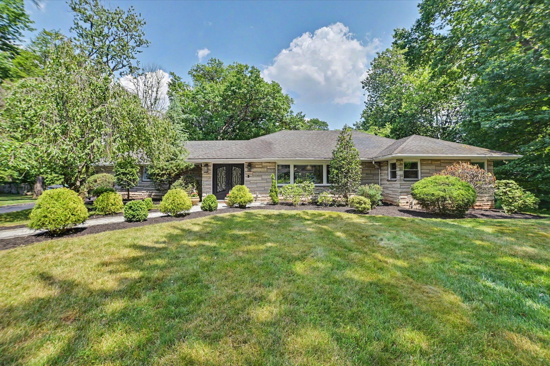  Sophisticated One-Level Ranch on a Beautiful Private Lot - 物件實景