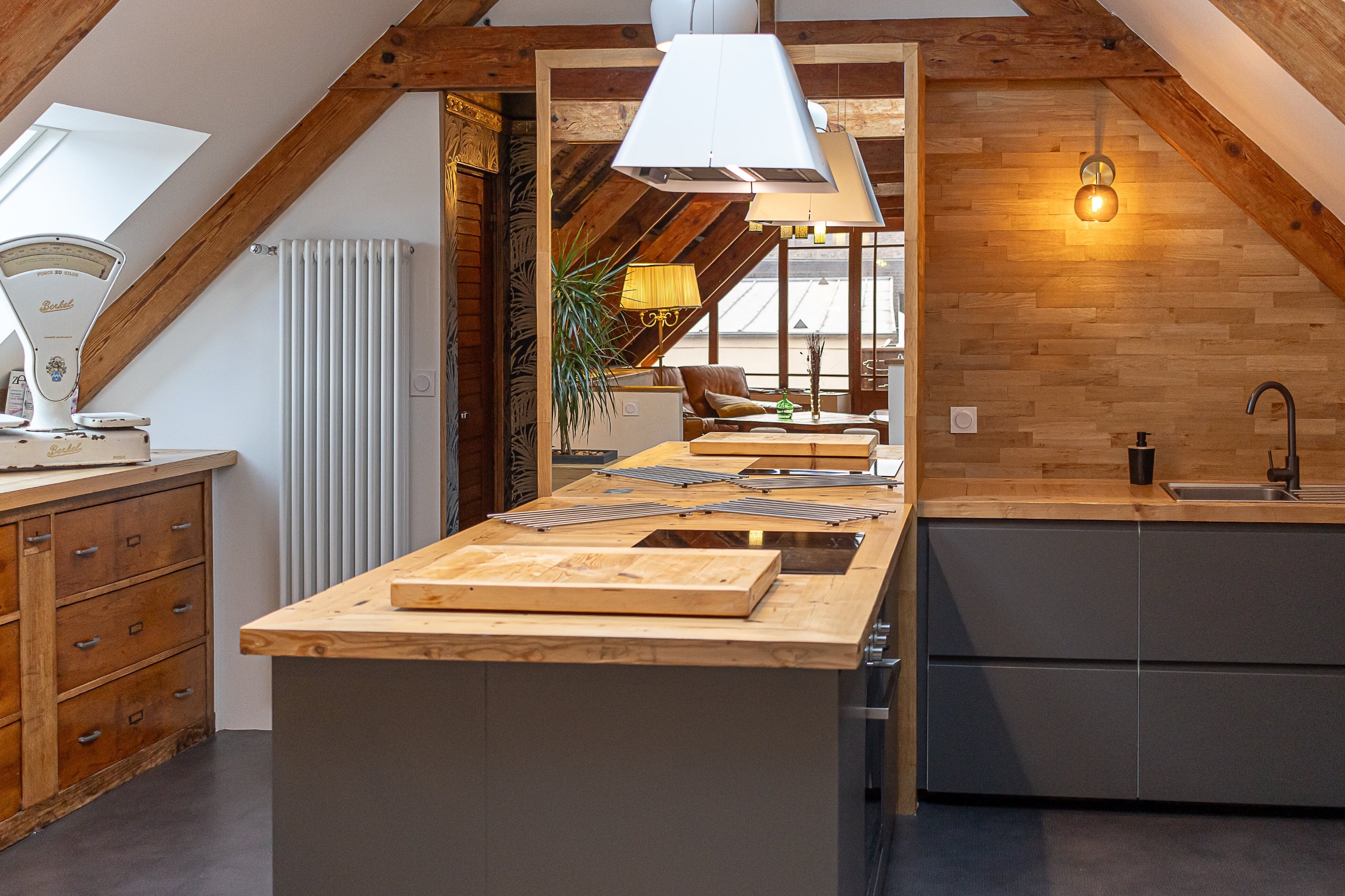  Paimpol - Elegant character townhouse with modern comforts, just a stone