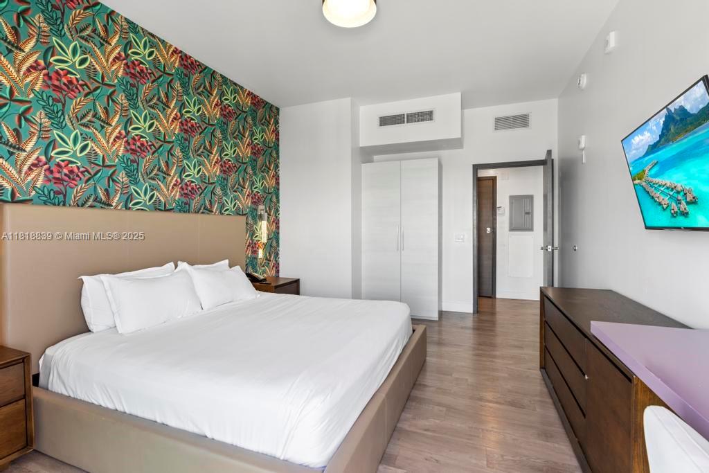 Hollywood, Florida, 33019, United States, 2 Bedrooms Bedrooms, ,1 BathroomBathrooms,Residential,For Sale,1850092