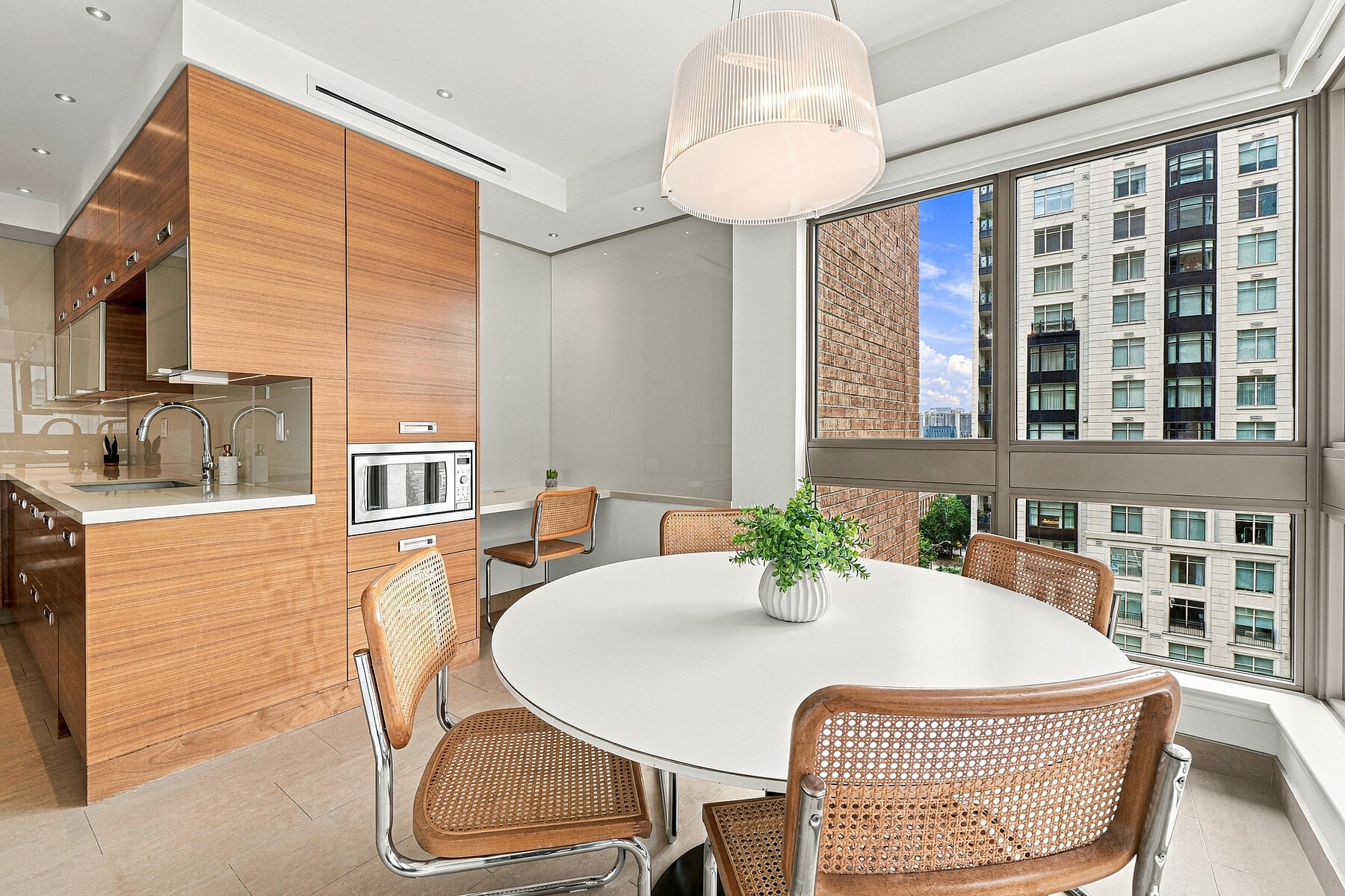  Elevated Yorkville Living - 物件實景