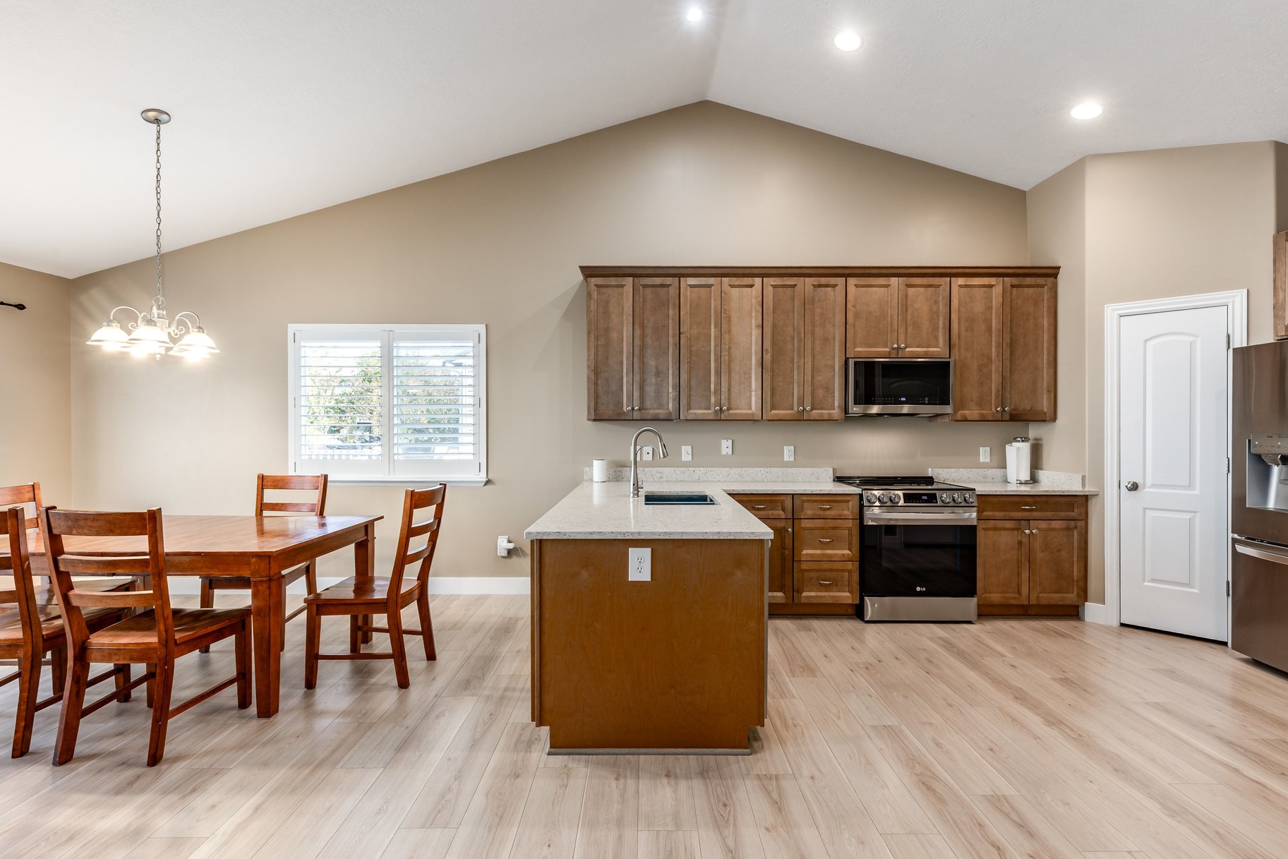 Move-In Ready in an Established Eagle Mountain Neighborhood - 物件實景