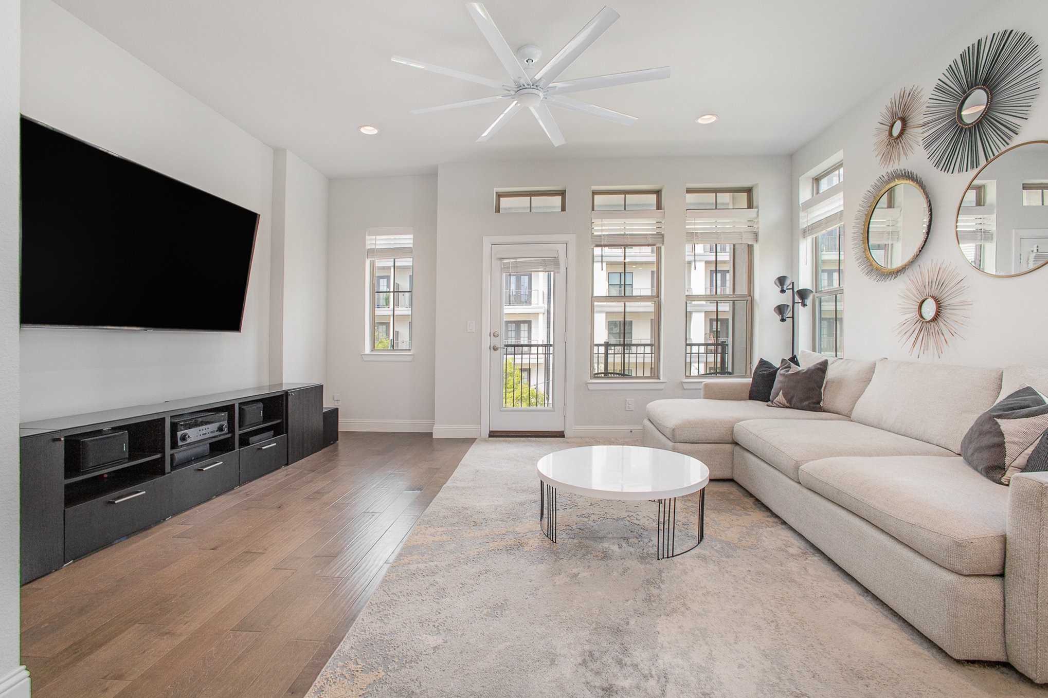 Dallas, Texas, 75212, United States, 3 Bedrooms Bedrooms, ,4 BathroomsBathrooms,Residential,For Sale,1760798