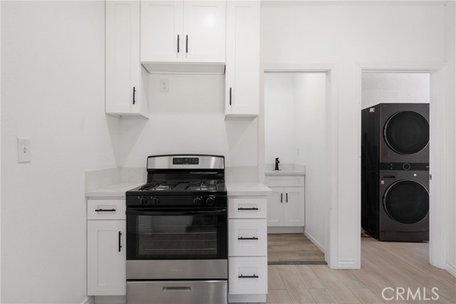 Los Angeles, California, 90062, United States, 7 Bedrooms Bedrooms, ,Residential,For Sale,1974171