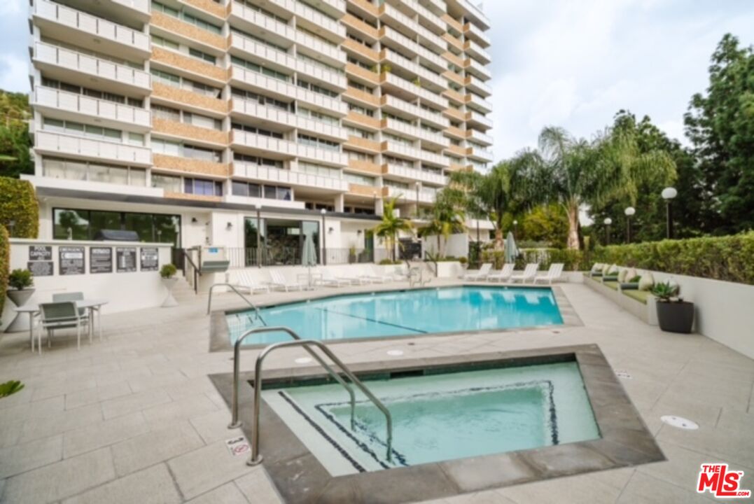 West Hollywood, California, 90069, United States, 1 Bedroom Bedrooms, ,1 BathroomBathrooms,Residential,For Sale,1891837