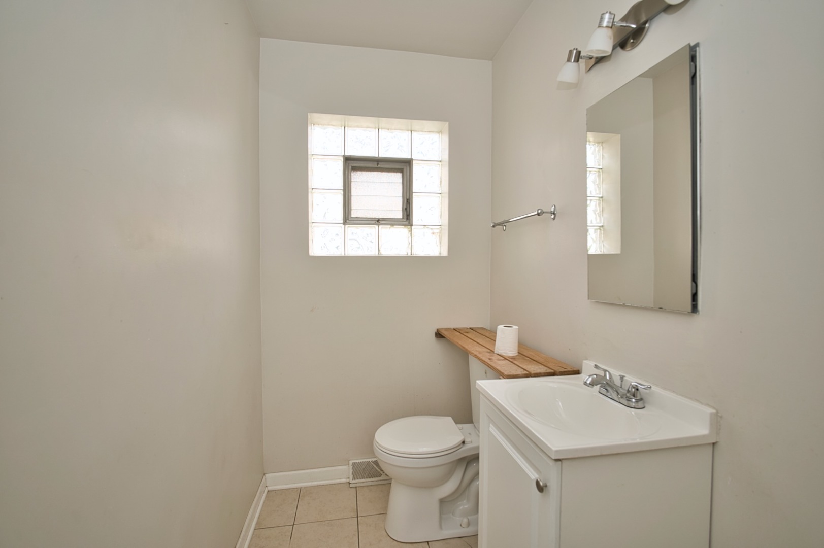 Lincolnwood, Illinois, 60712, United States, 8 Bedrooms Bedrooms, ,Residential,For Sale,1984264