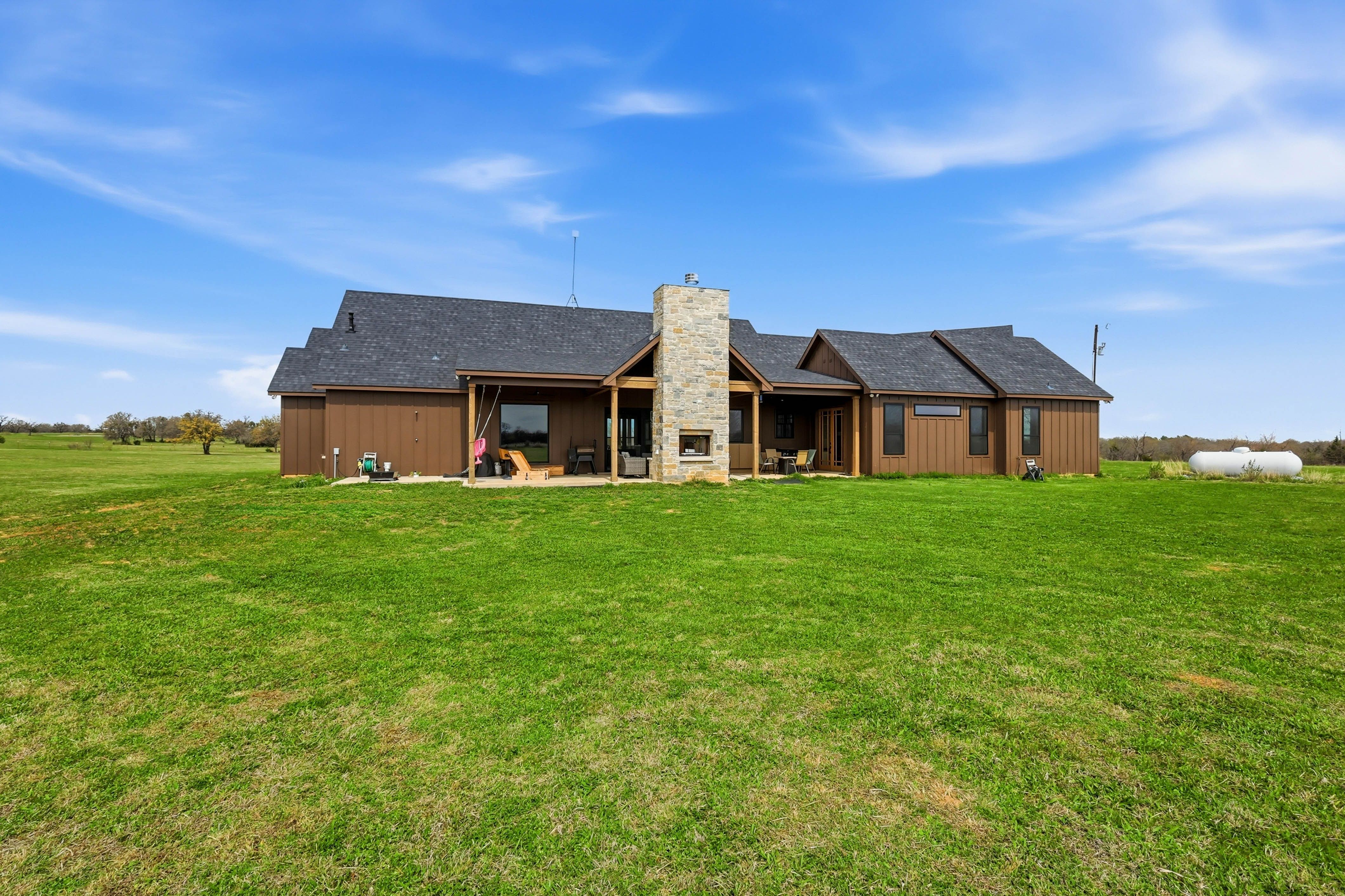  3988 Lake Valley Road, Sunset, TX, 76270 - 物件實景