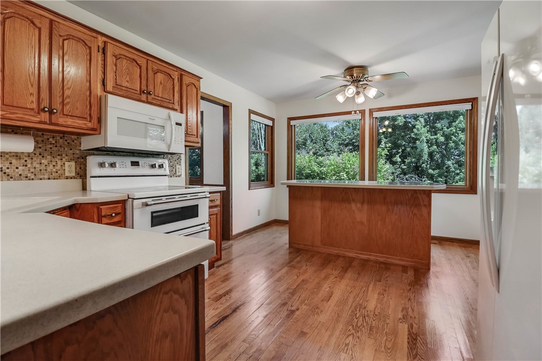 Altoona, Wisconsin, 54720, United States, 4 Bedrooms Bedrooms, ,3 BathroomsBathrooms,Residential,For Sale,1891343
