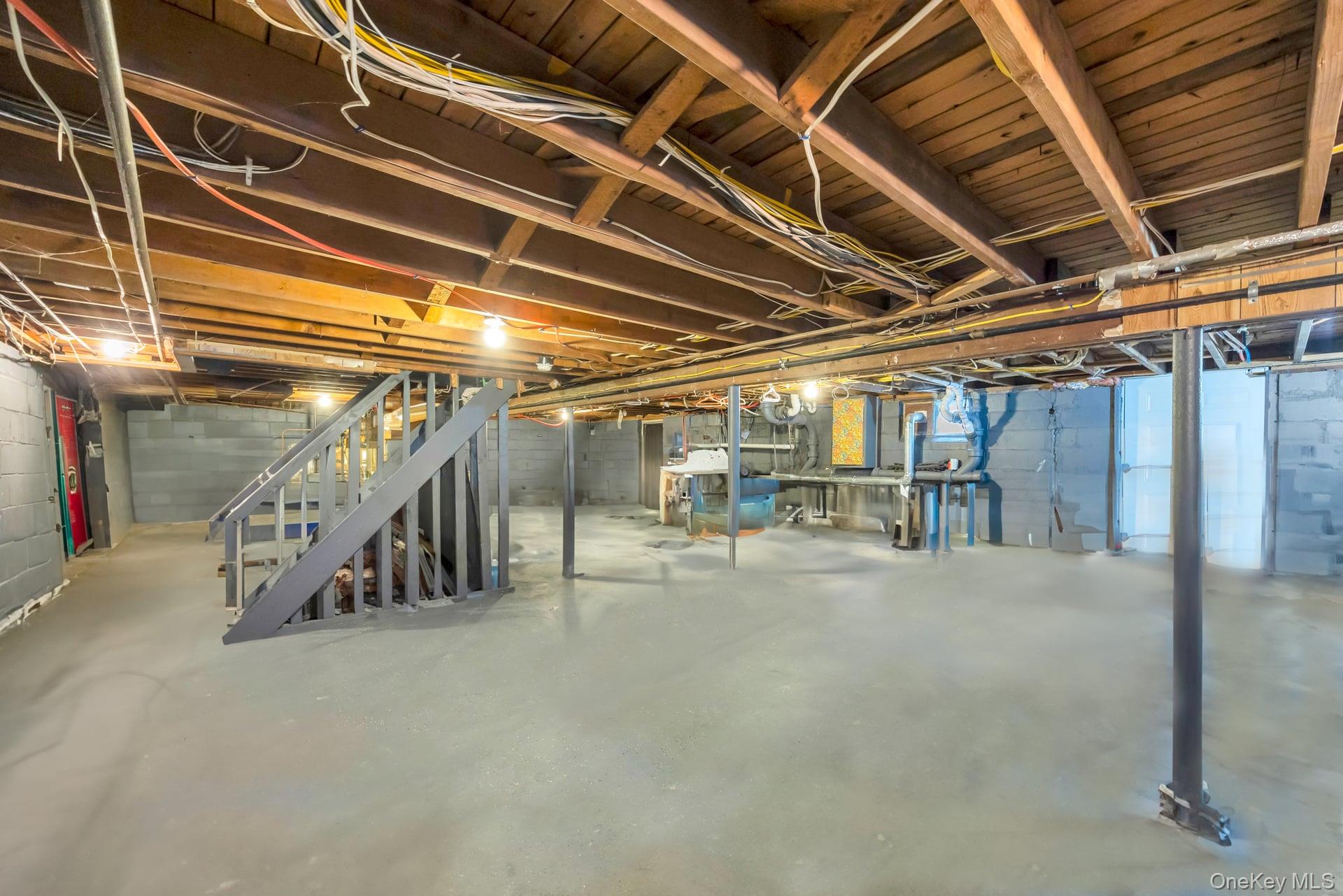 Lindenhurst, New York, 11757, United States, 5 Bedrooms Bedrooms, ,3 BathroomsBathrooms,Residential,For Sale,1917845