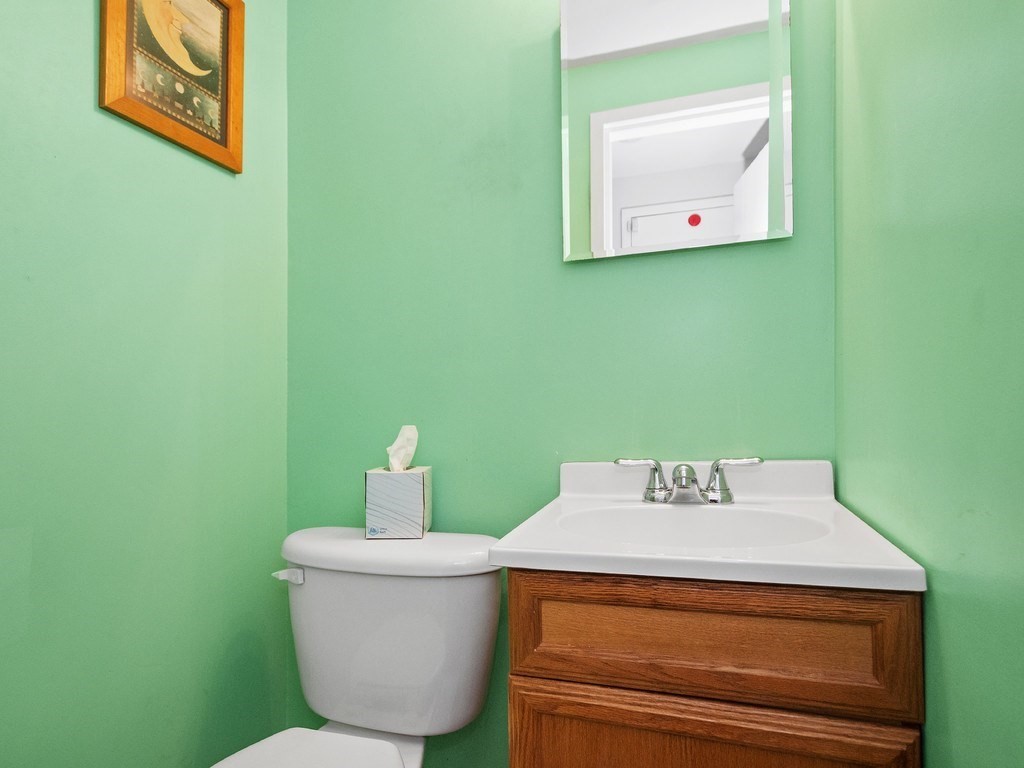 Waltham, Massachusetts, 02452, United States, 2 Bedrooms Bedrooms, ,2 BathroomsBathrooms,Residential,For Sale,1902655