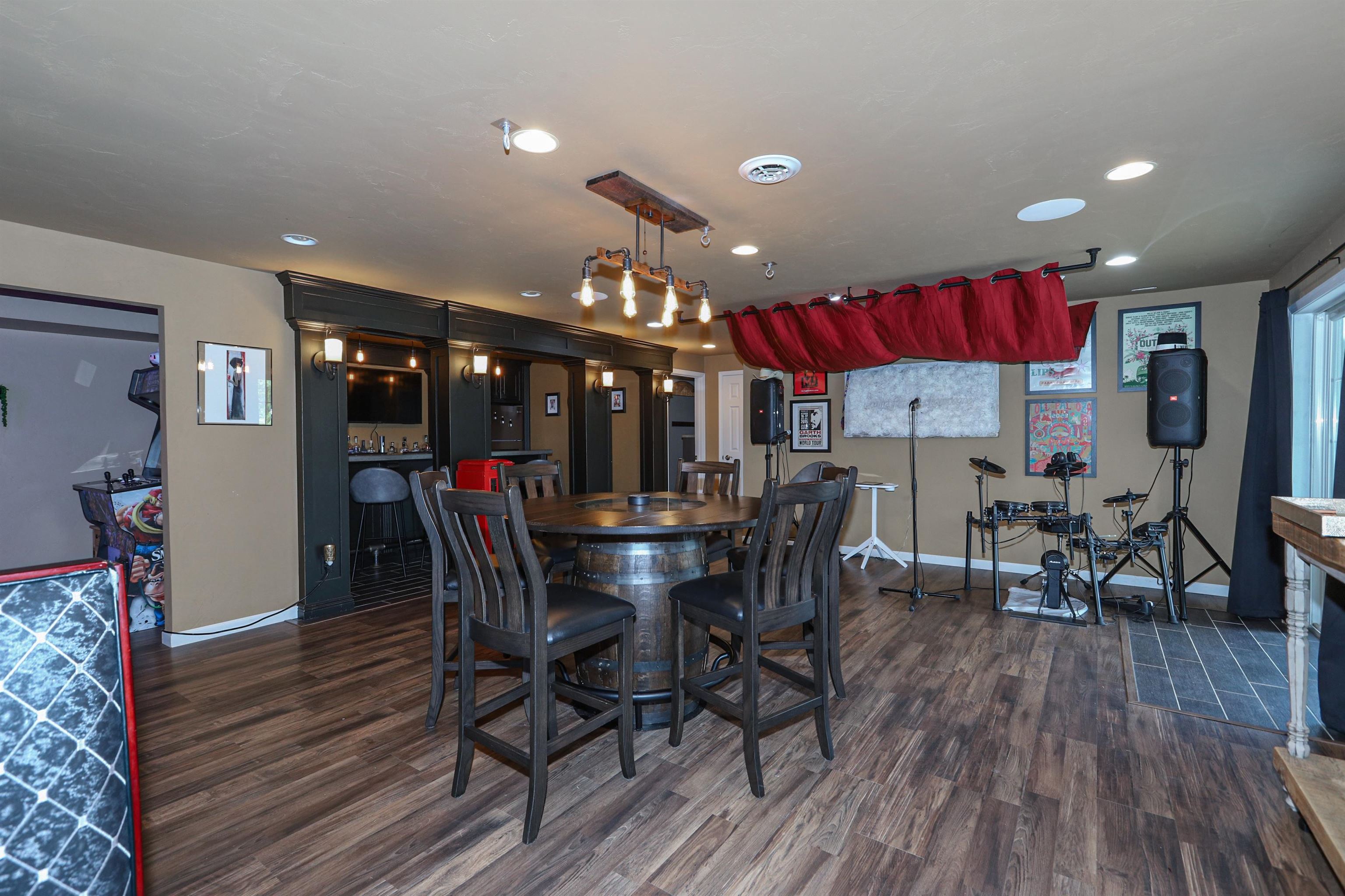 Hortonville, Wisconsin, 54944-9660, United States, 5 Bedrooms Bedrooms, ,3 BathroomsBathrooms,Residential,For Sale,1920298