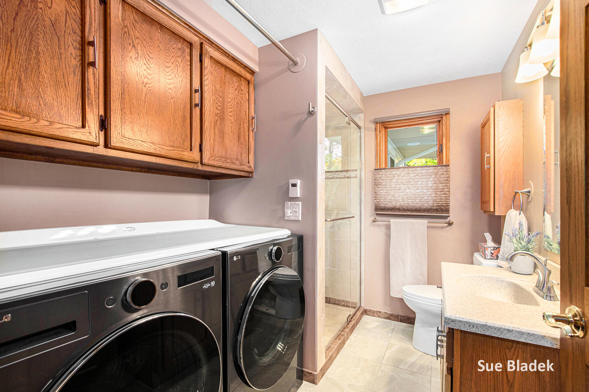 Holland, Michigan, 49424, United States, 3 Bedrooms Bedrooms, ,3 BathroomsBathrooms,Residential,For Sale,1989003