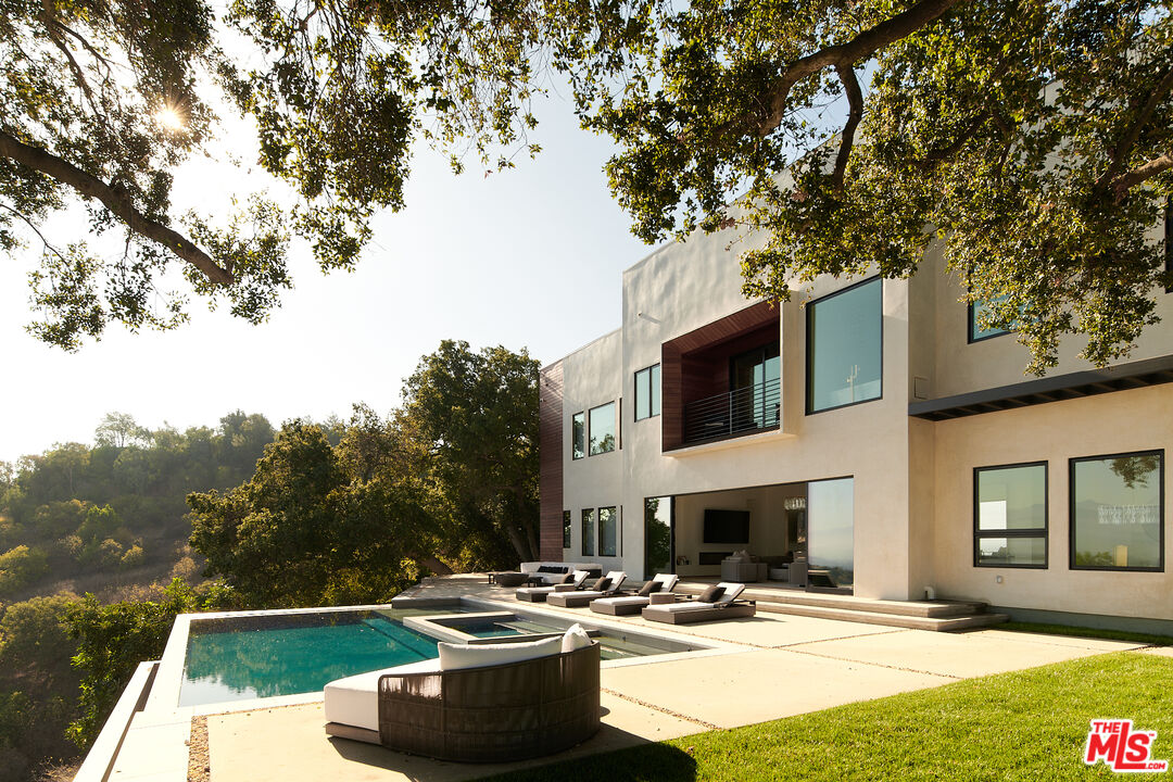 Beverly Hills, California, 90210, United States, 6 Bedrooms Bedrooms, ,6 BathroomsBathrooms,Residential,For Sale,1692711
