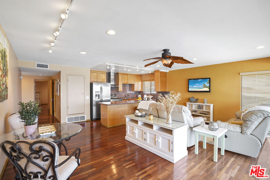 Malibu, California, 90265, United States, 2 Bedrooms Bedrooms, ,2 BathroomsBathrooms,Residential,For Sale,1865571