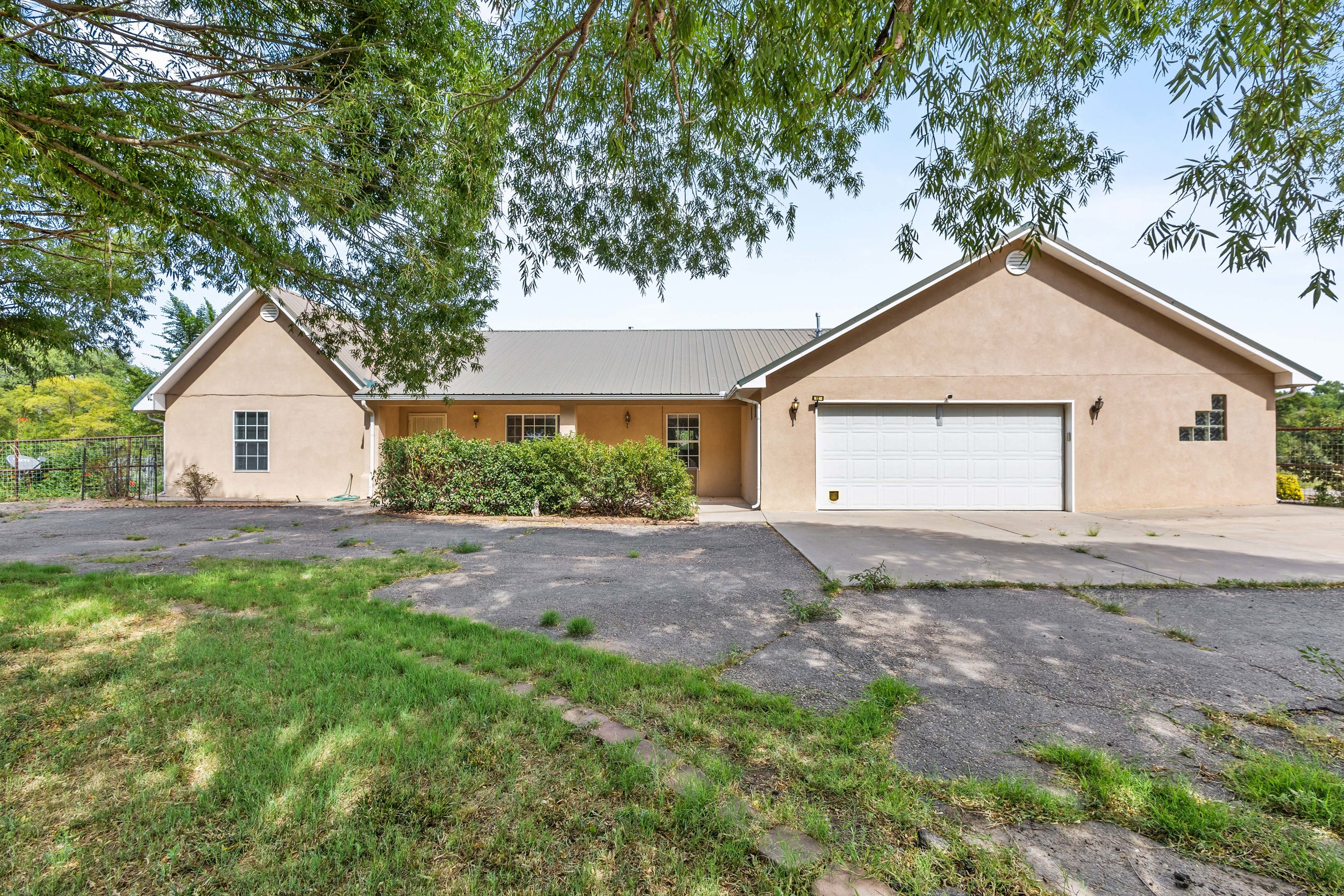 Belen, New Mexico, 87002, United States, 3 Bedrooms Bedrooms, ,2 BathroomsBathrooms,Residential,For Sale,1914205
