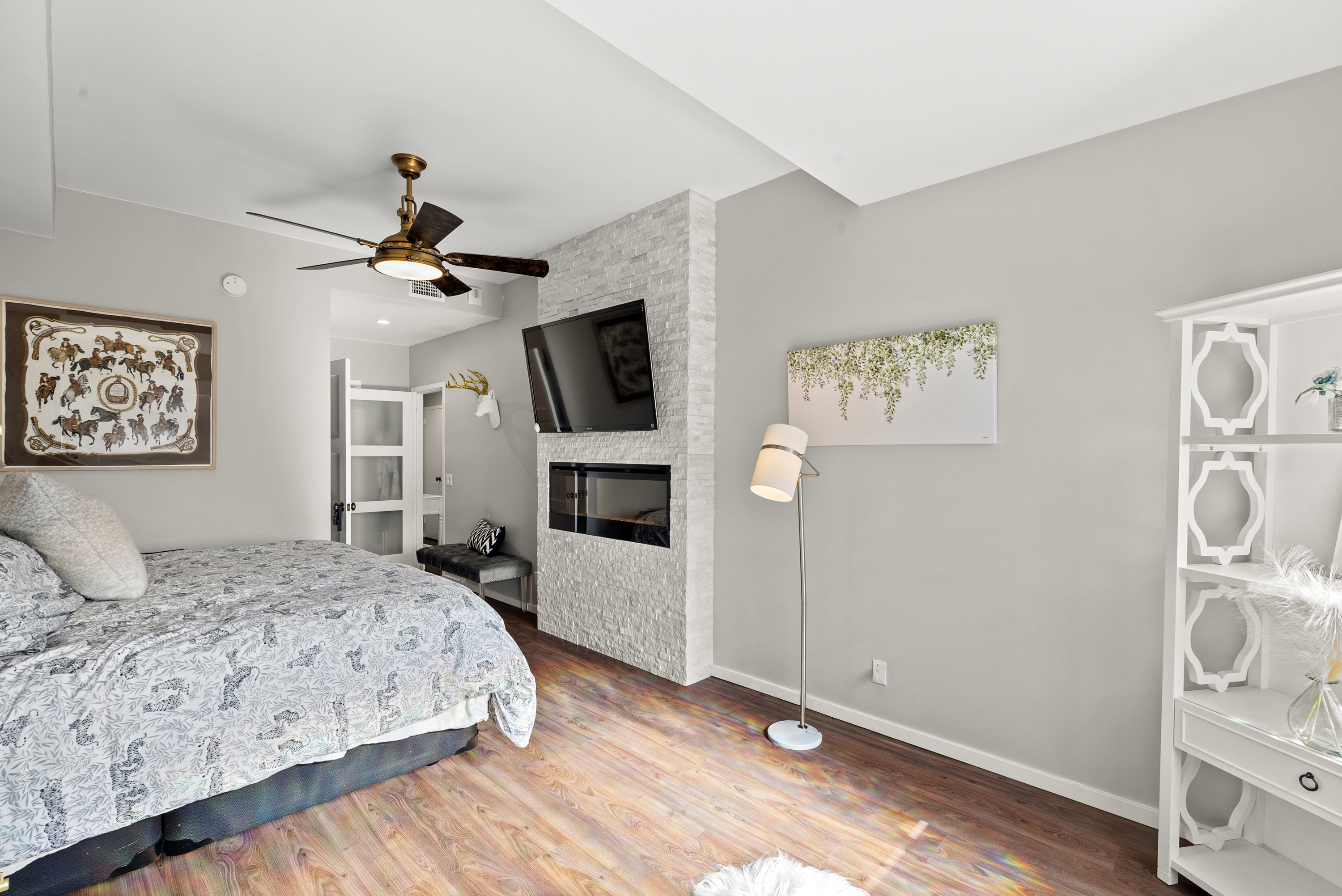  7250 Franklin Ave - 物件實景