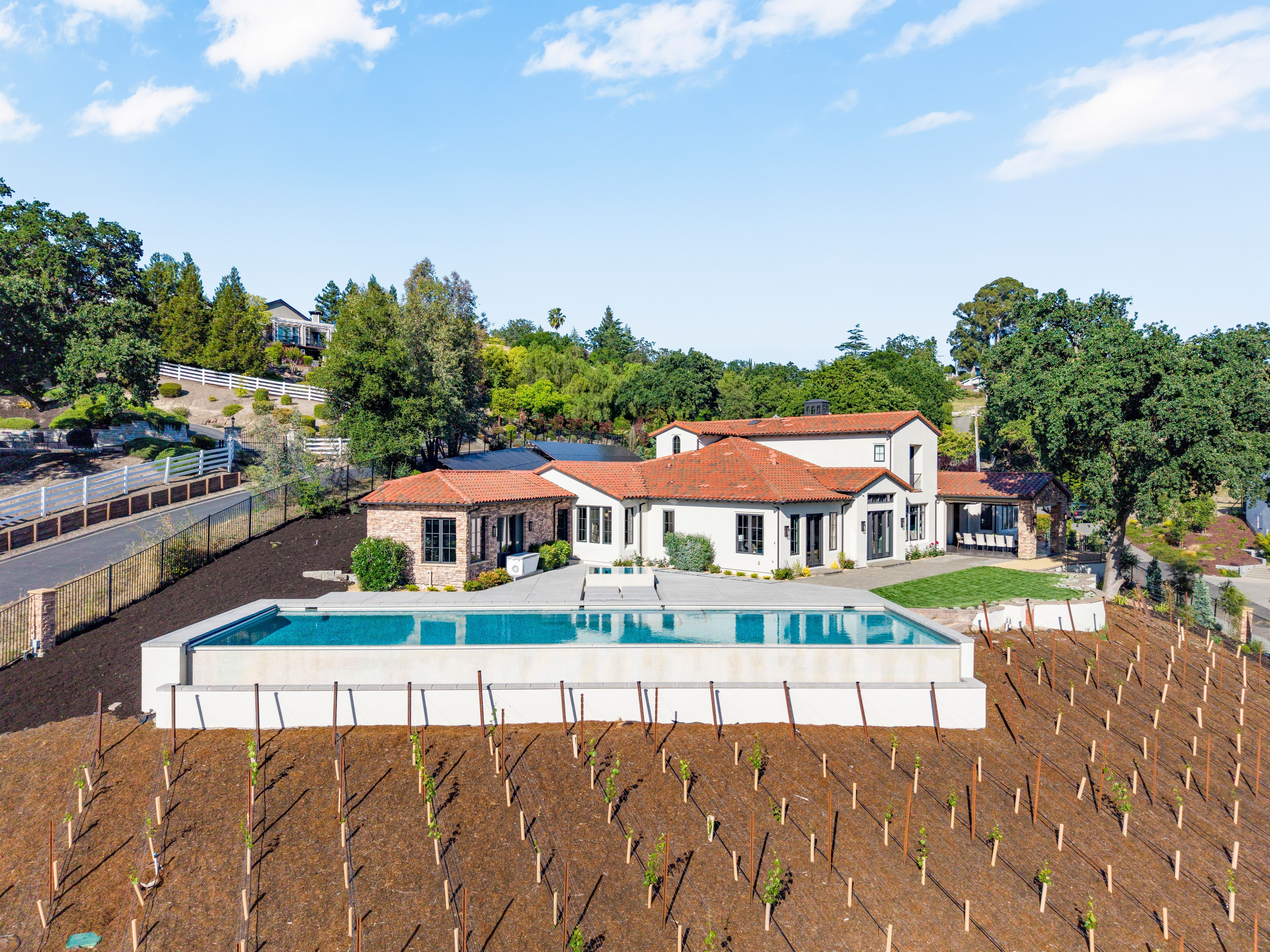  Grand Luxury Estate on 1.5± Acres with Vineyard and Infinity Pool - 物件實景