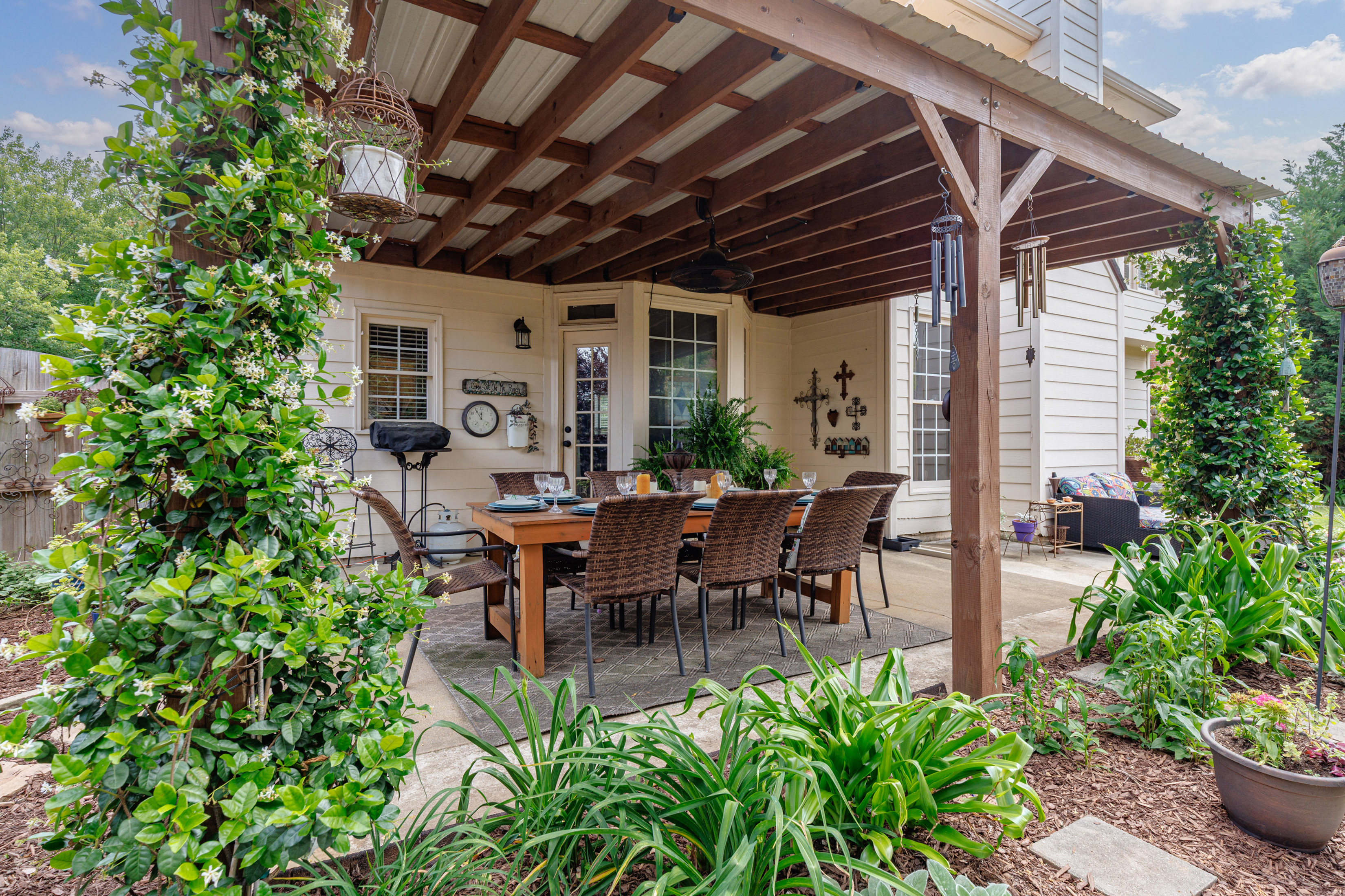  Beautifully Updated and Well Maintained Home in Sought-after Highcroft Community - 物件實景